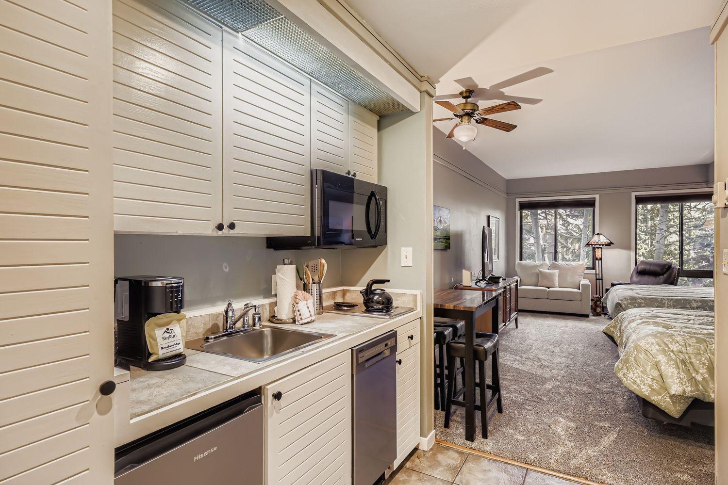 2747 Slopeside studio