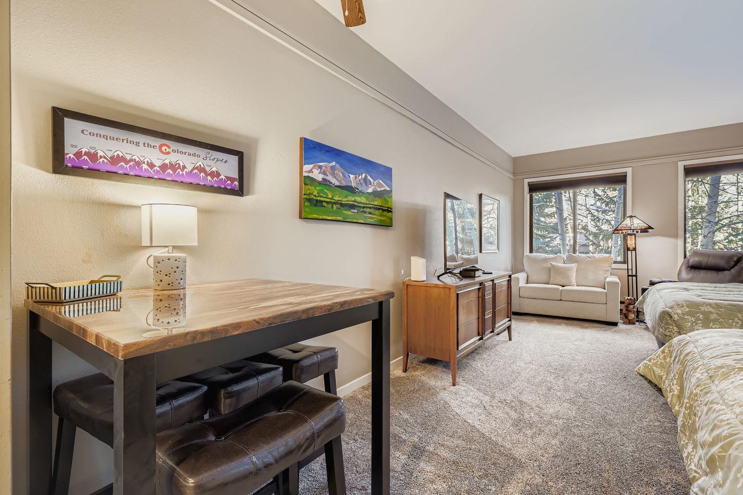 2747 Slopeside studio
