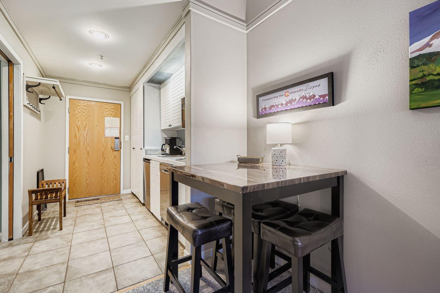 2747 Slopeside studio