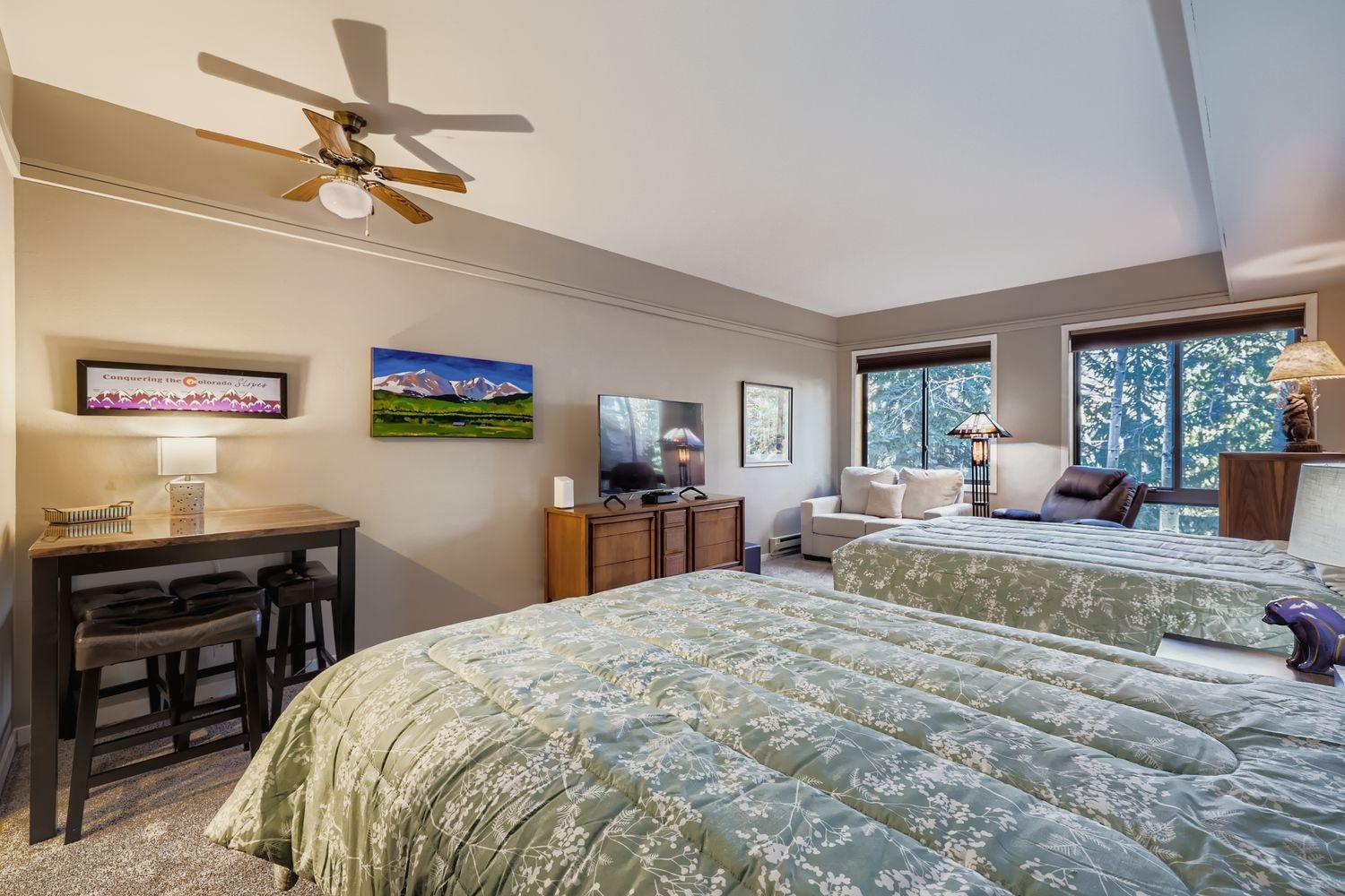 2747 Slopeside studio