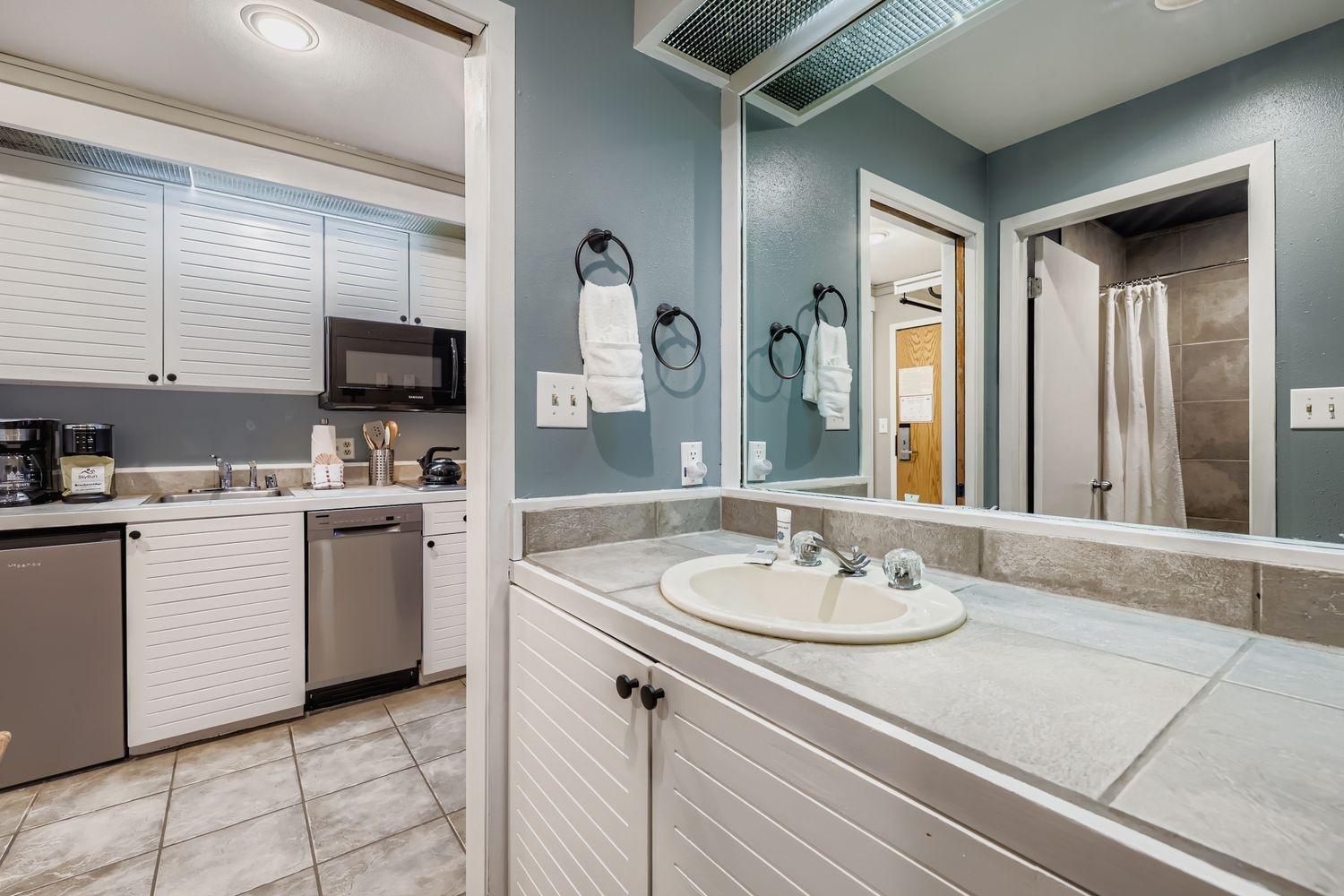 2747 Slopeside studio