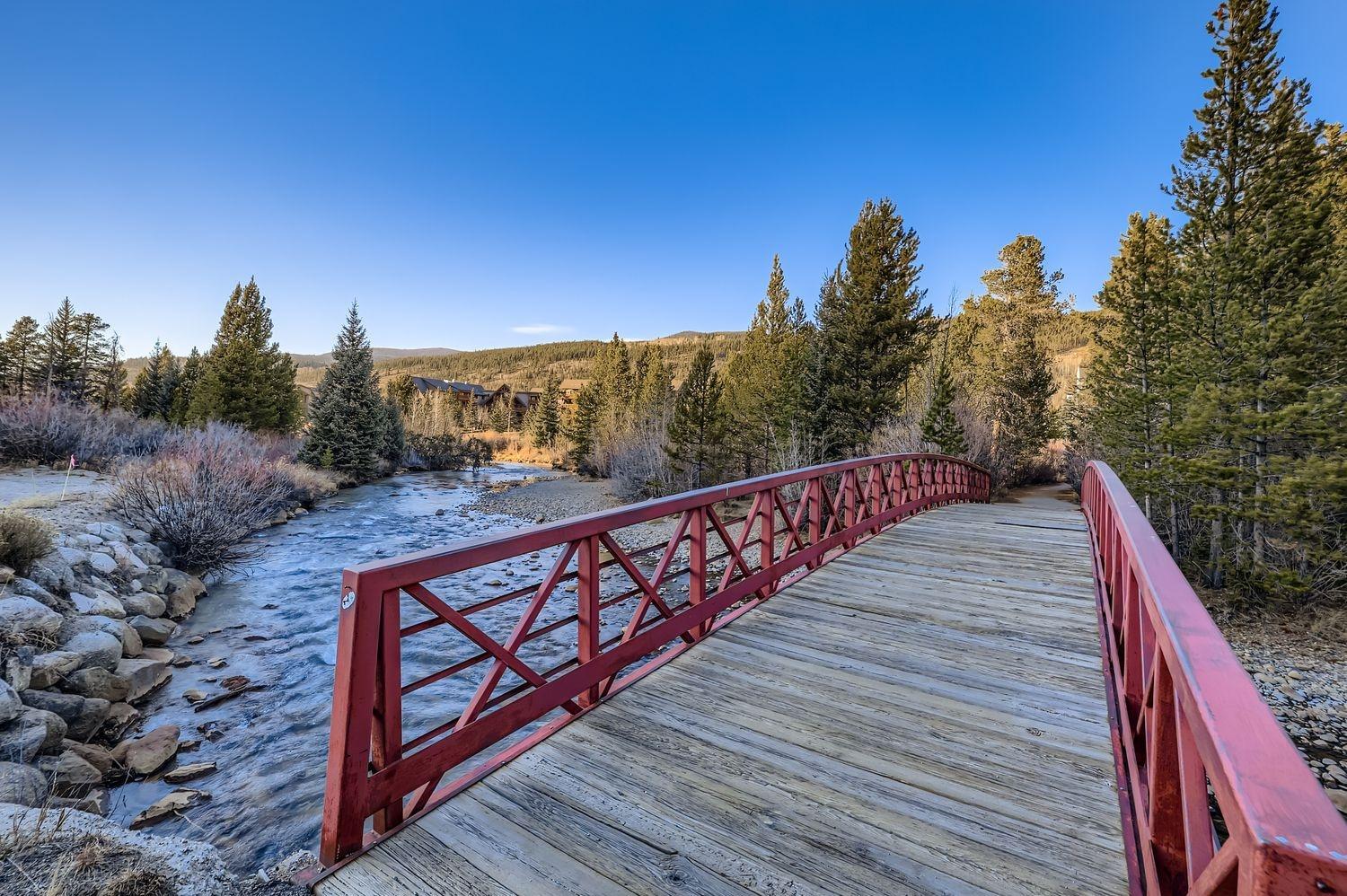 2747 Slopeside studio
