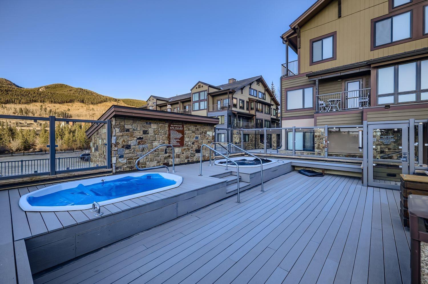2747 Slopeside studio