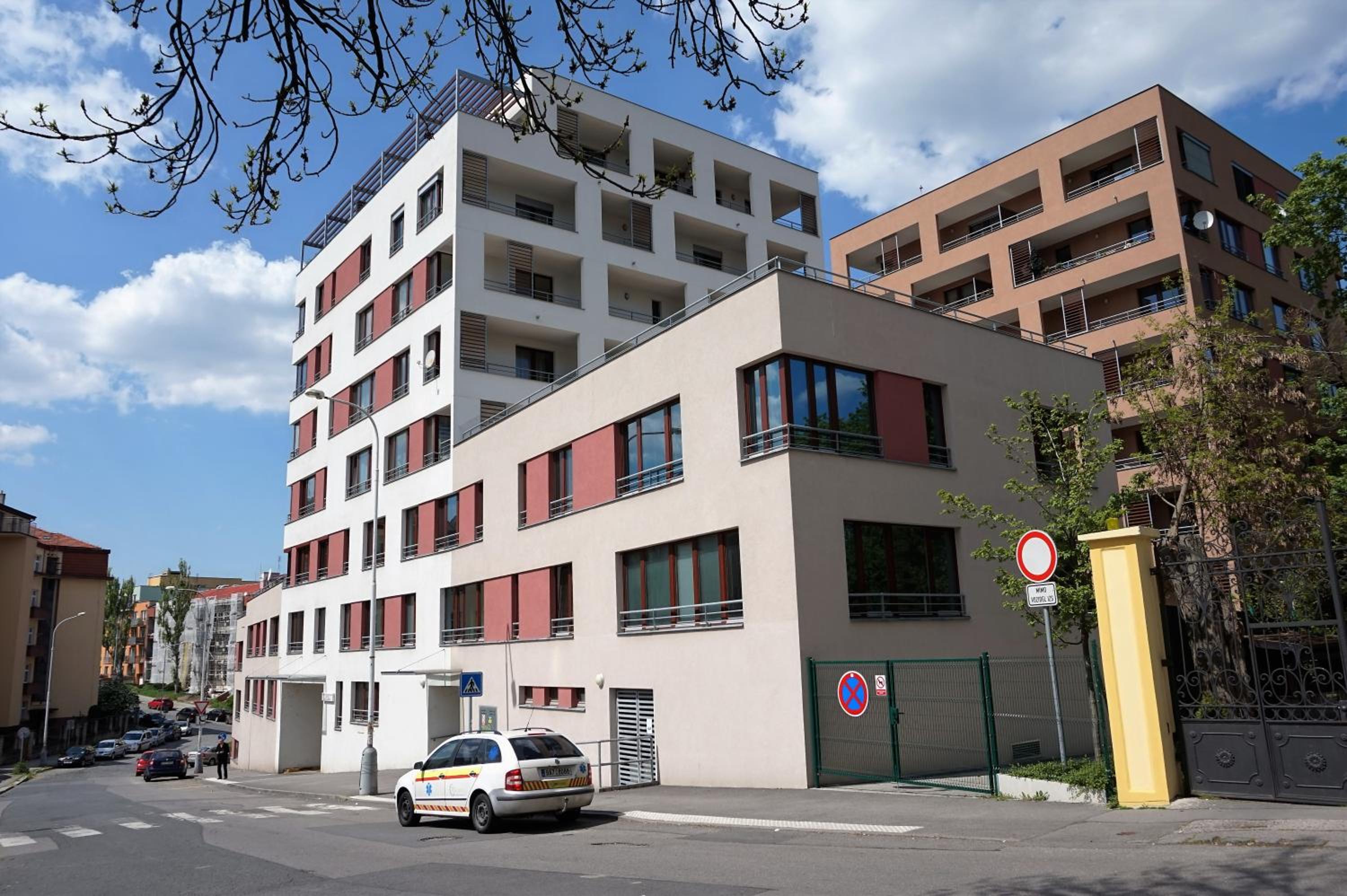 Leongargt Apartments
