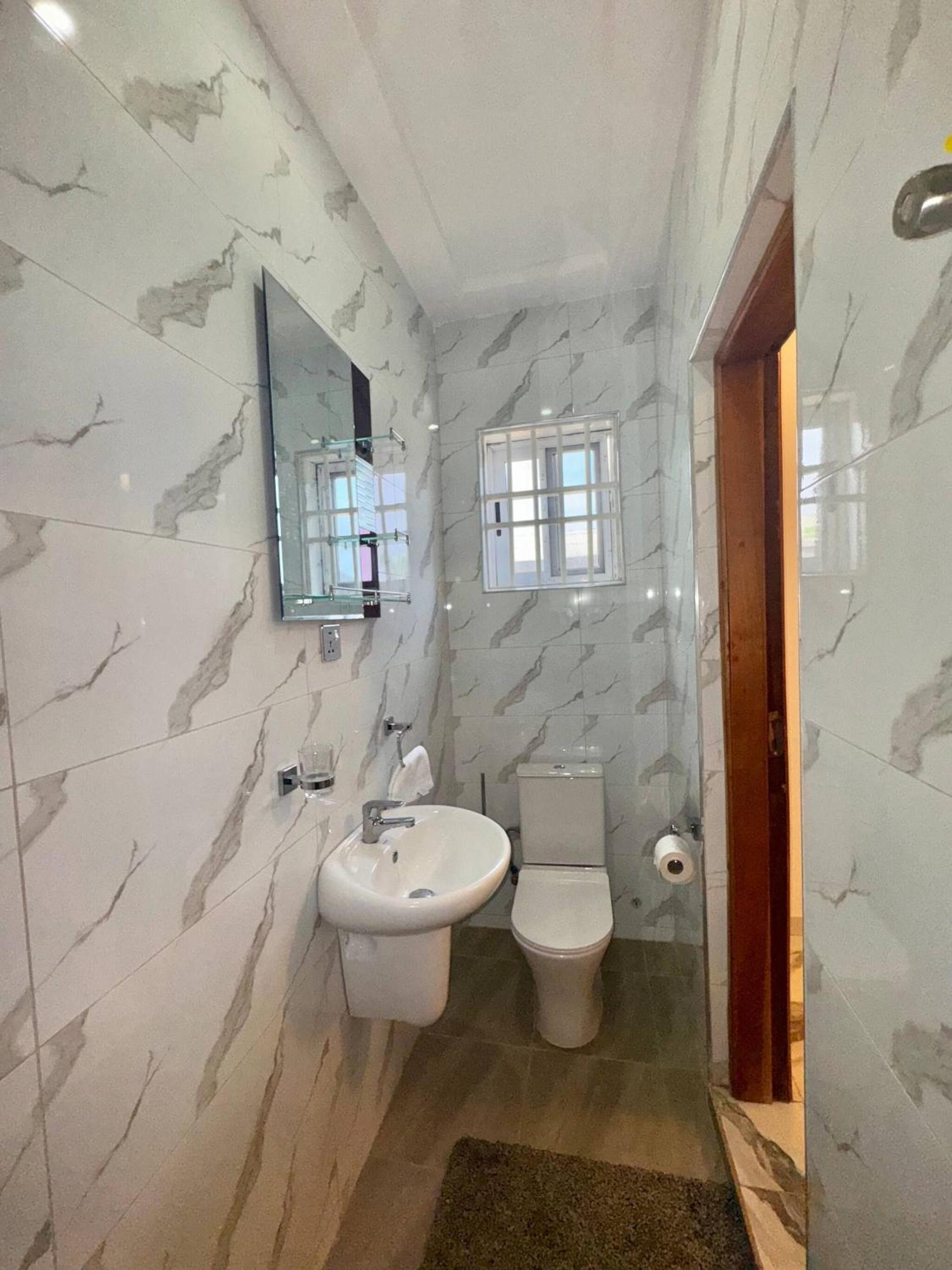 Charming 2 Bedroom House in Vibrant Ablekuma Olebu