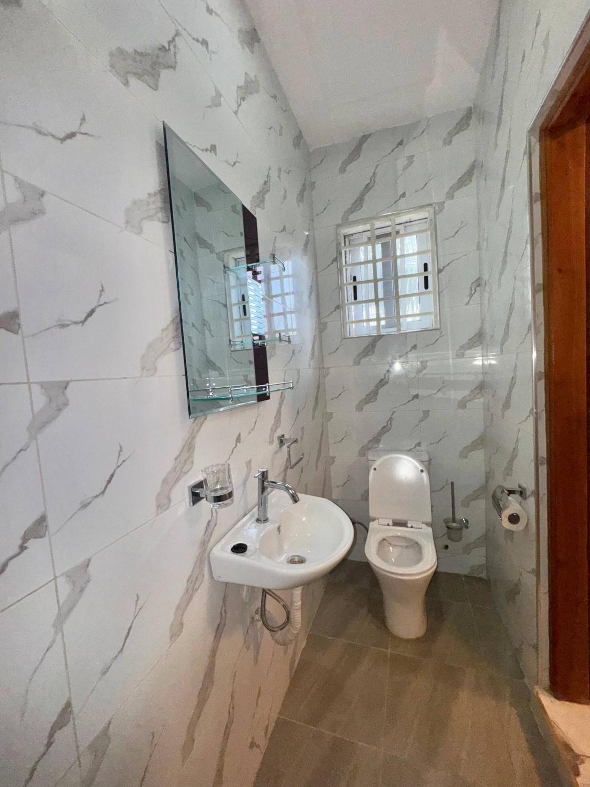 Charming 2 Bedroom House in Vibrant Ablekuma Olebu