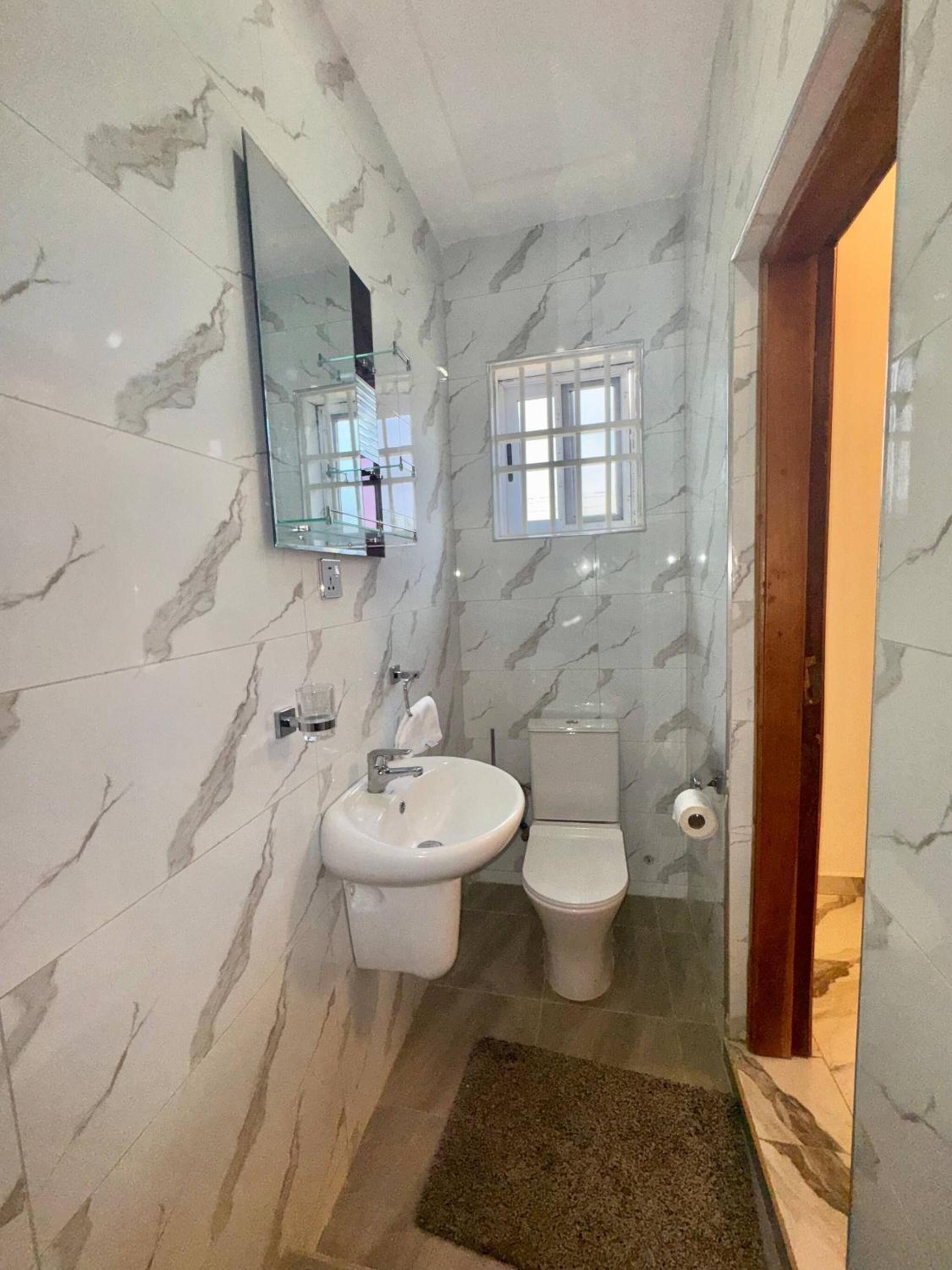 Charming 2 Bedroom House in Vibrant Ablekuma Olebu