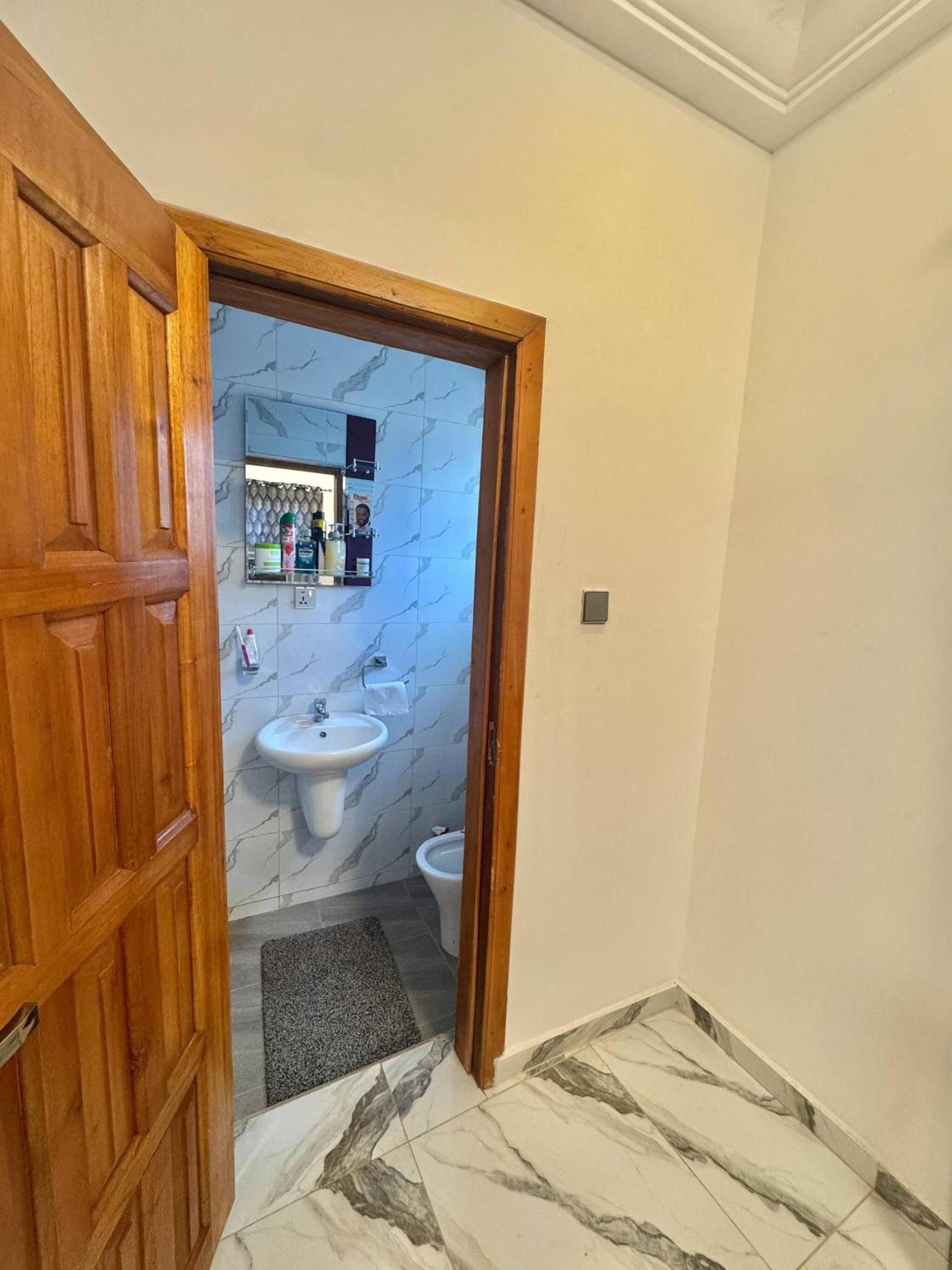 Charming 2 Bedroom House in Vibrant Ablekuma Olebu