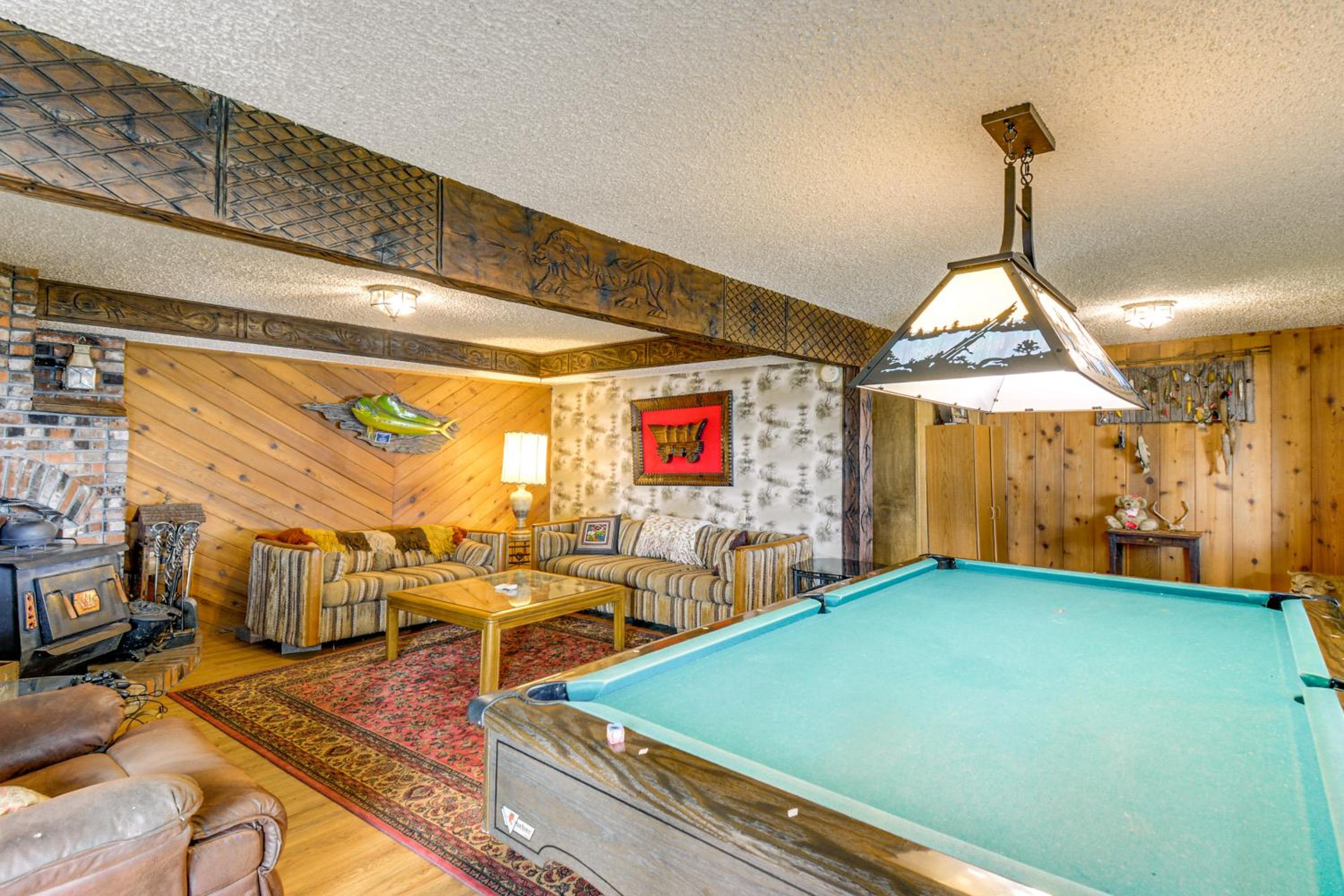 Waterfront Hood Canal Home with Pool Table!