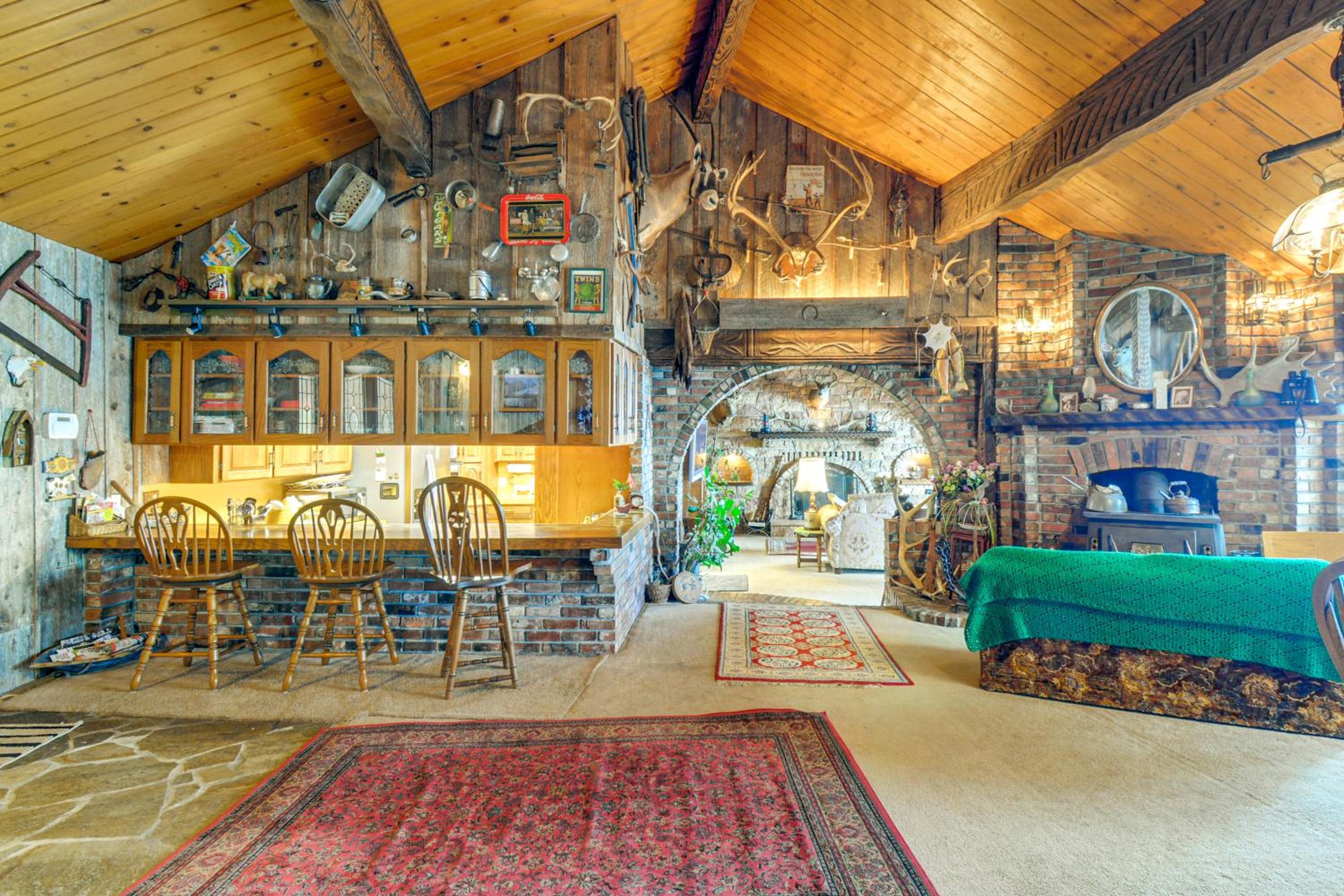Waterfront Hood Canal Home with Pool Table!