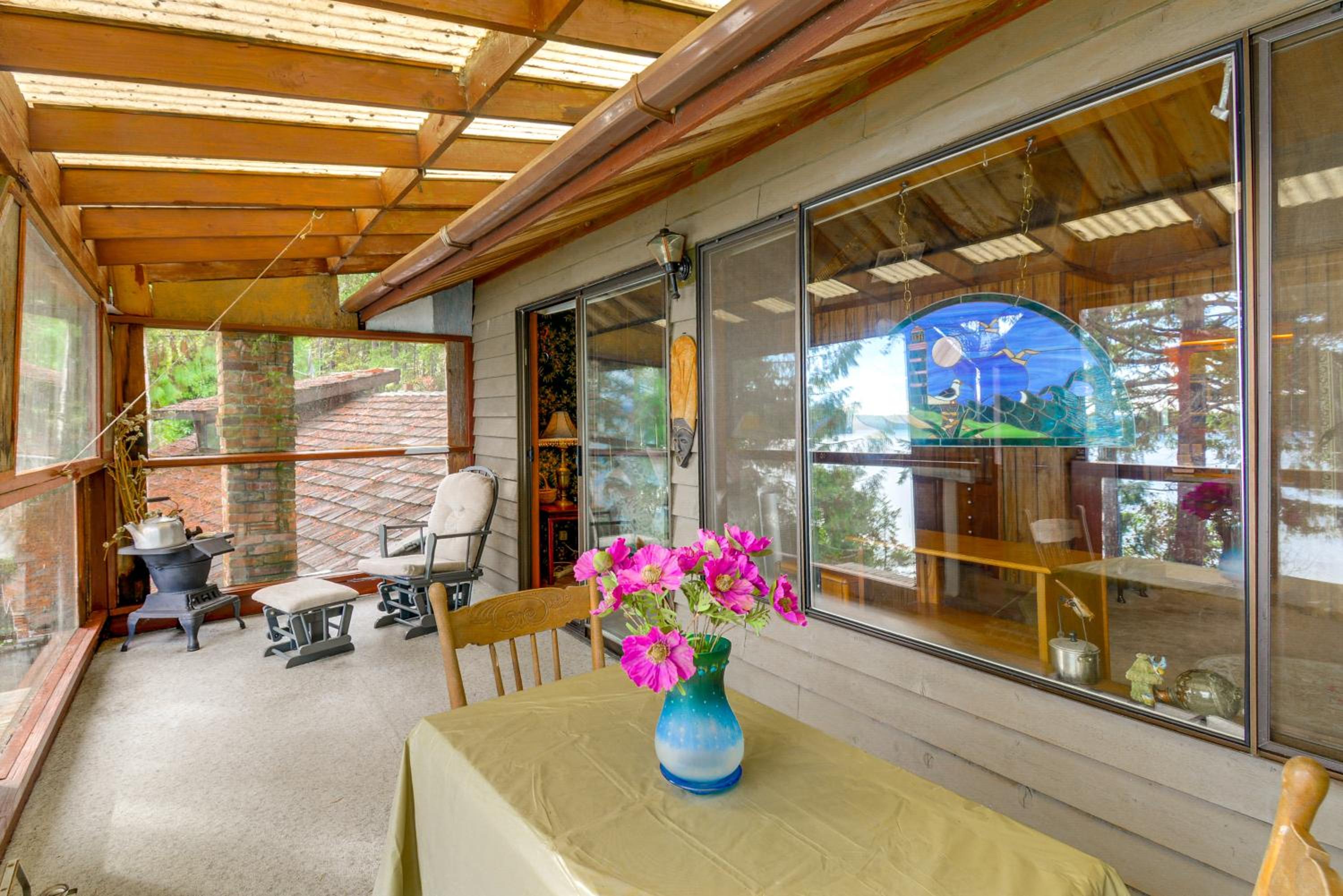 Waterfront Hood Canal Home with Pool Table!