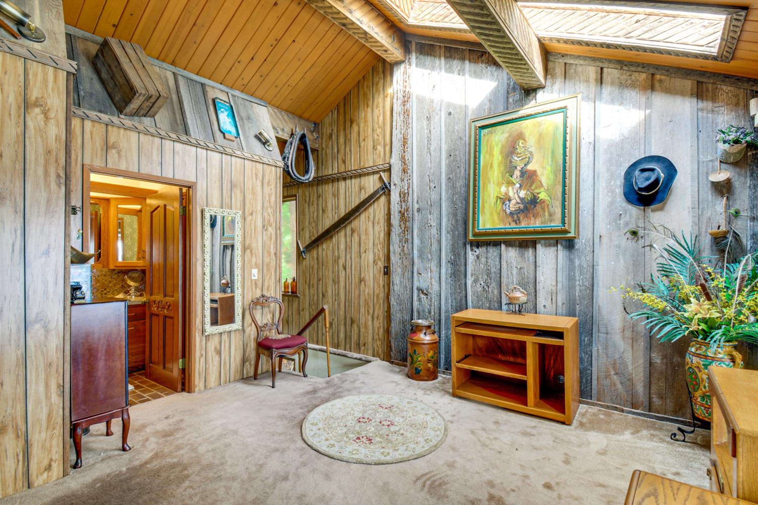 Waterfront Hood Canal Home with Pool Table!