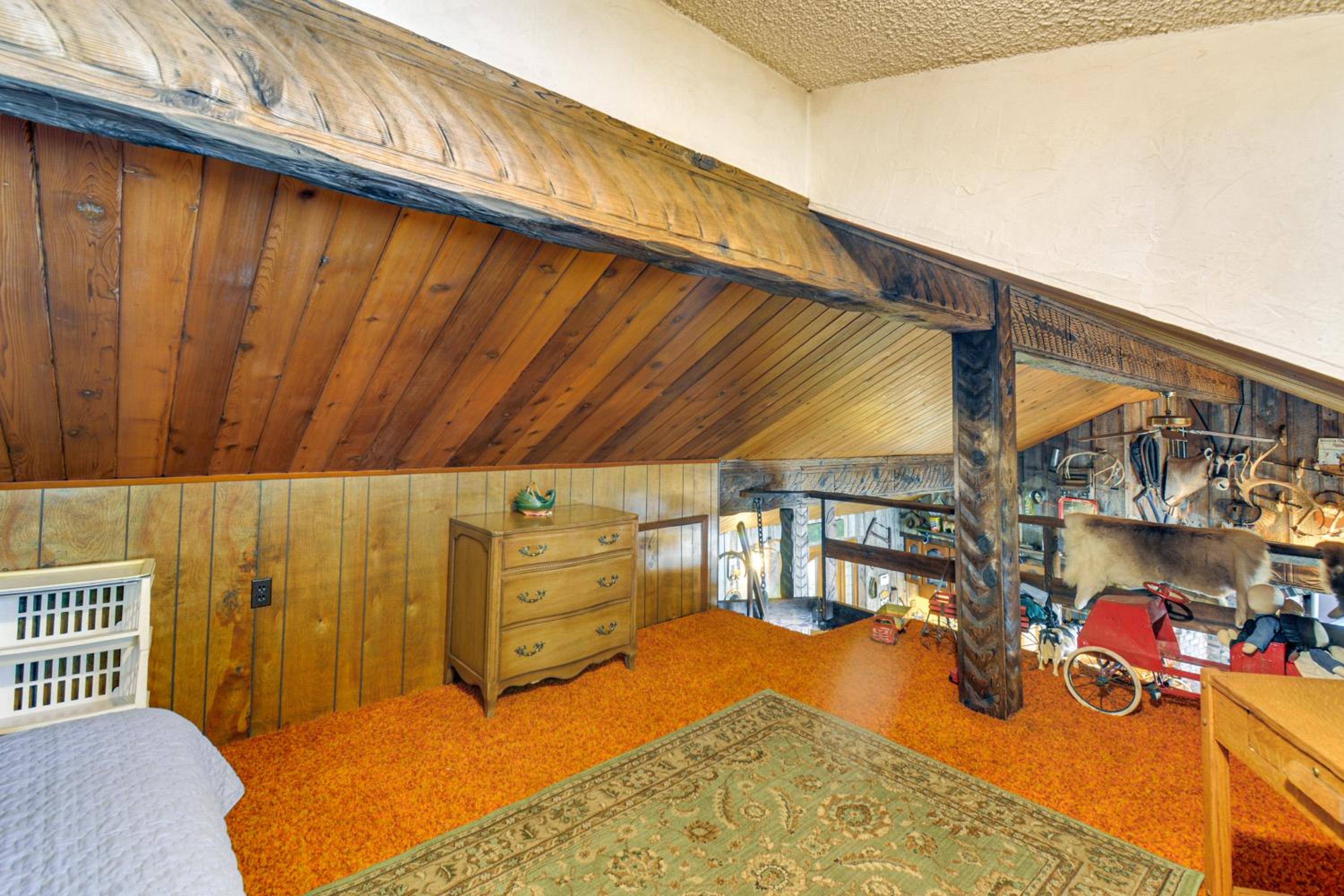 Waterfront Hood Canal Home with Pool Table!