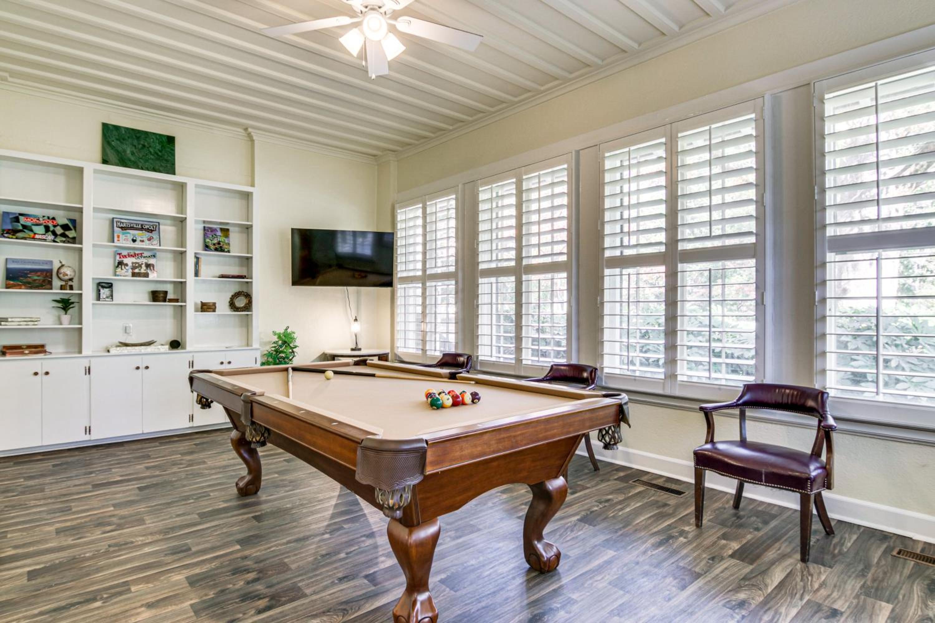 Walk to Coker University and Dtwn! Home with Game Room