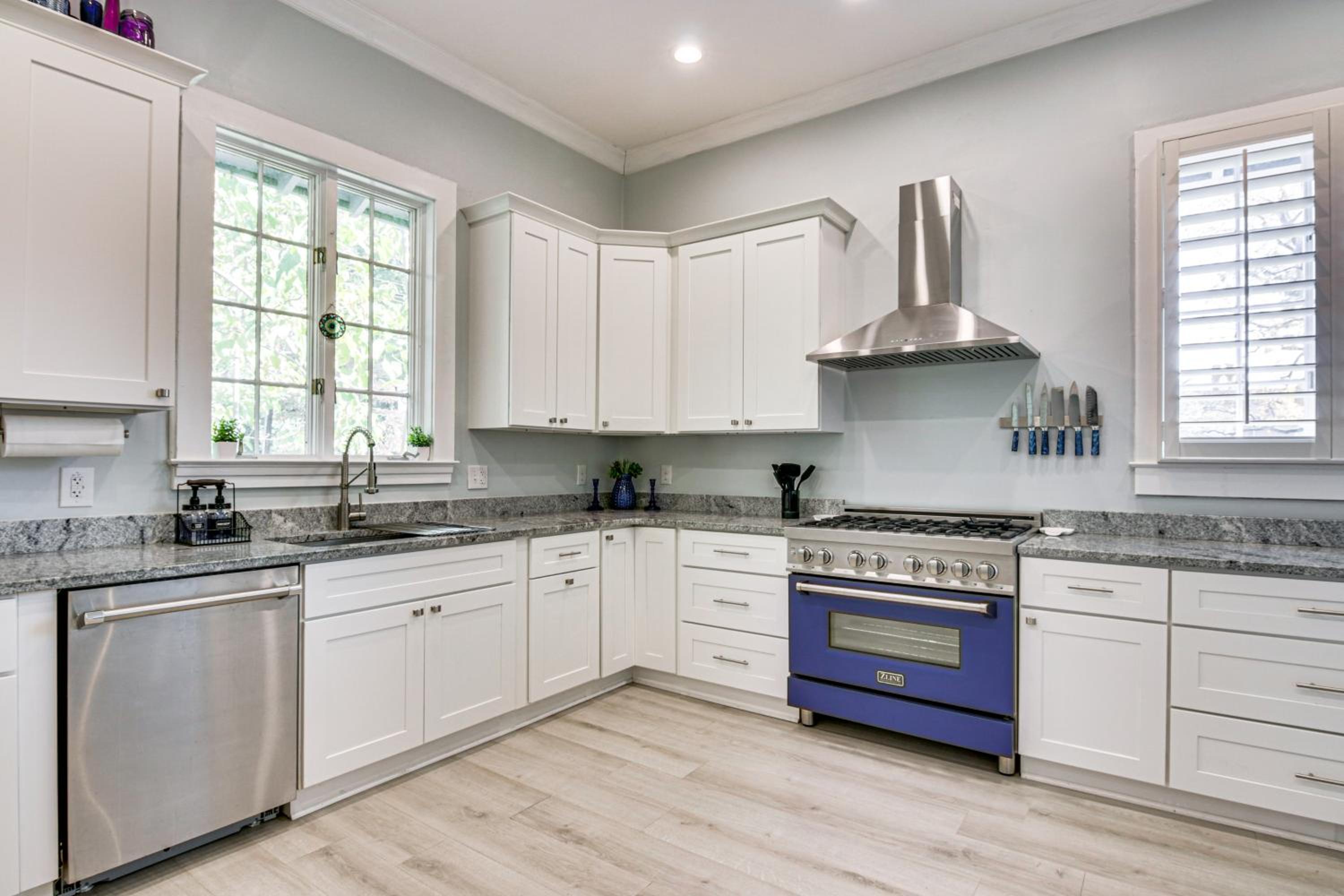 Walk to Coker University and Dtwn! Home with Game Room