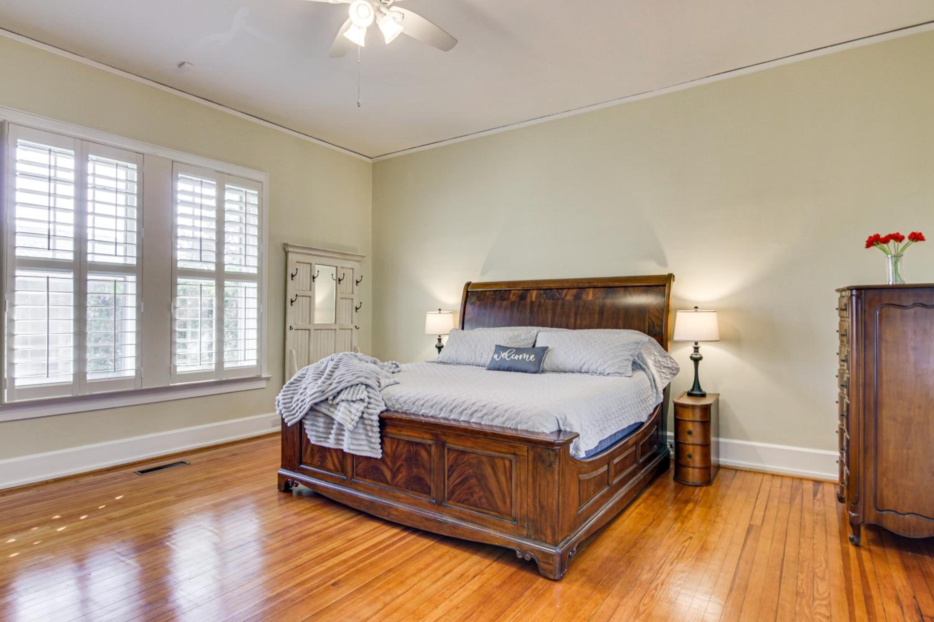 Walk to Coker University and Dtwn! Home with Game Room