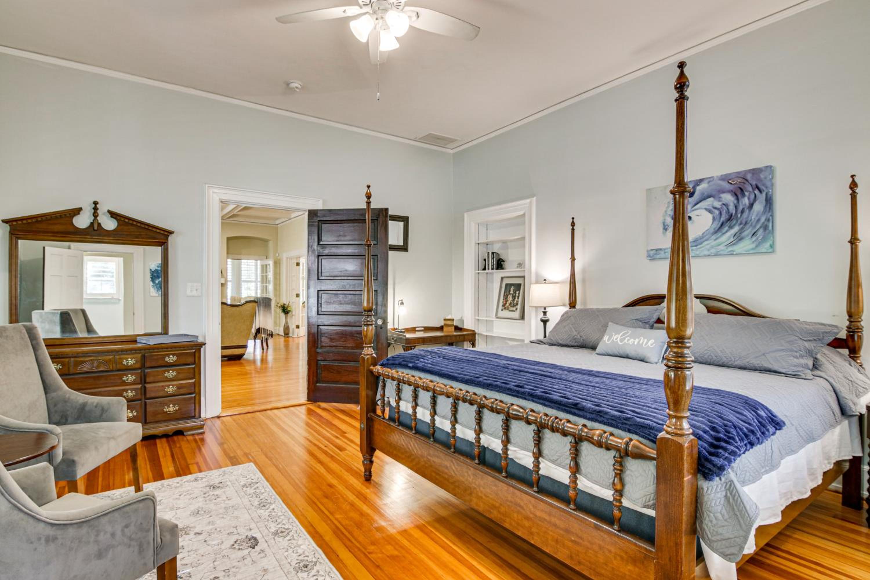 Walk to Coker University and Dtwn! Home with Game Room