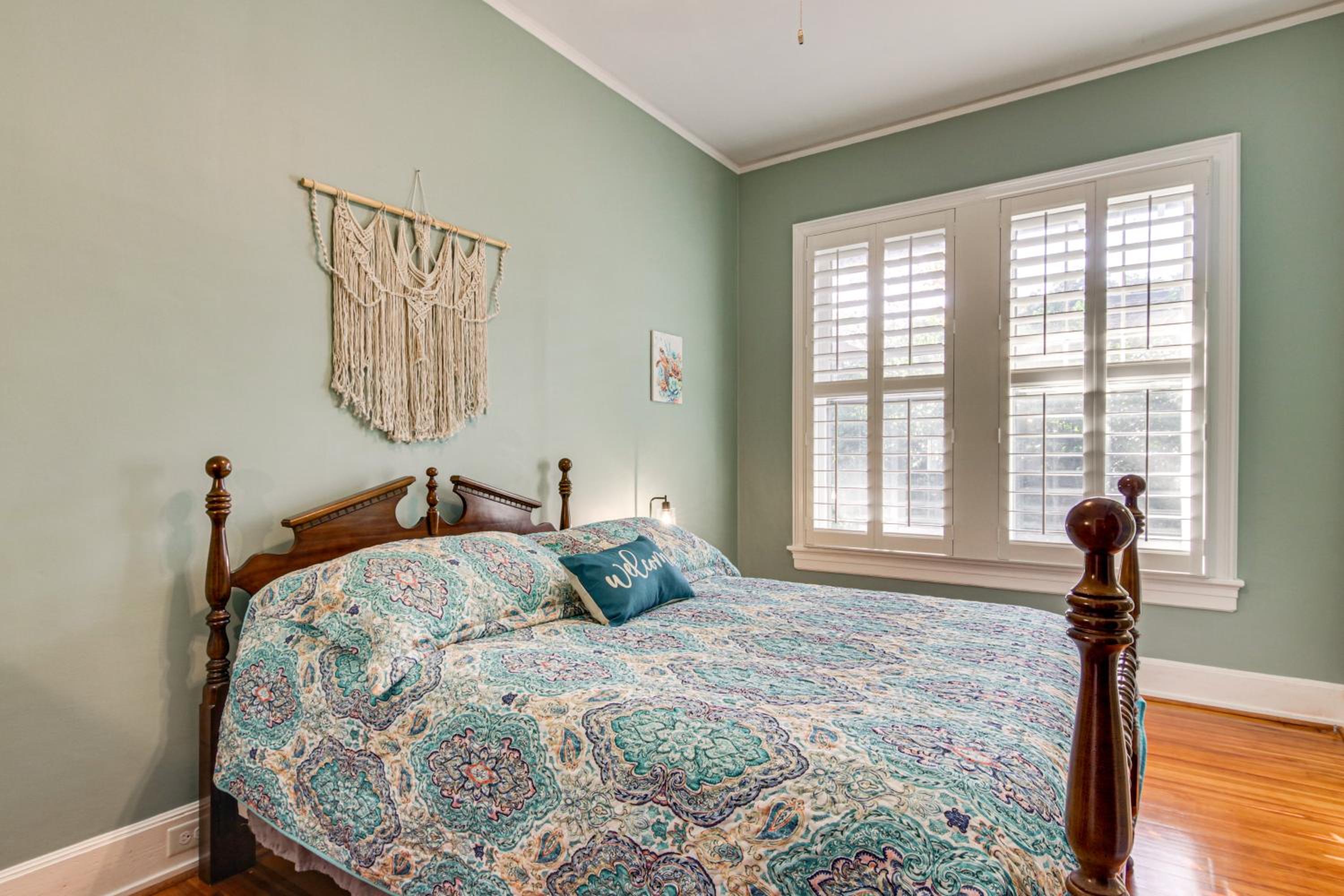 Walk to Coker University and Dtwn! Home with Game Room