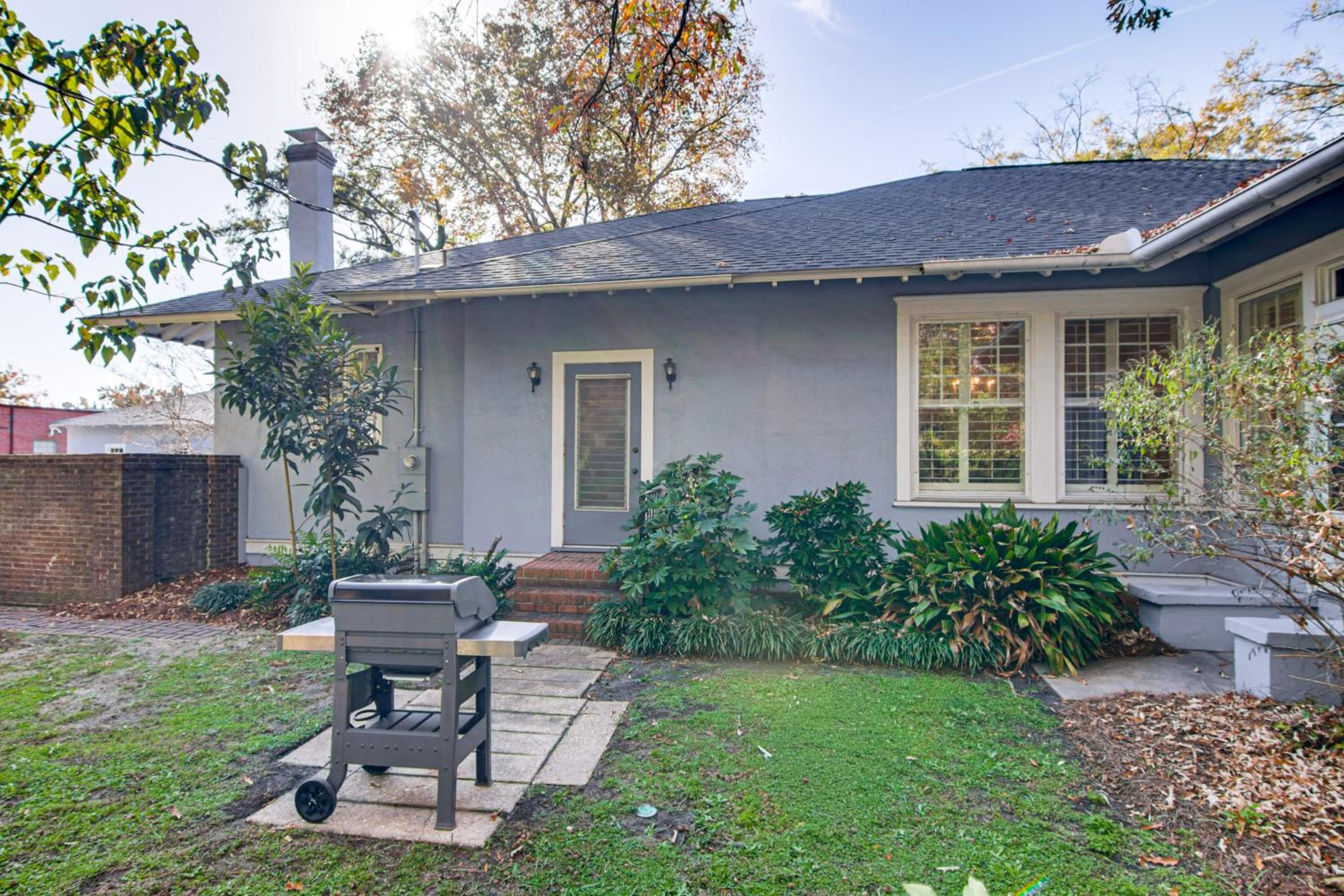 Walk to Coker University and Dtwn! Home with Game Room