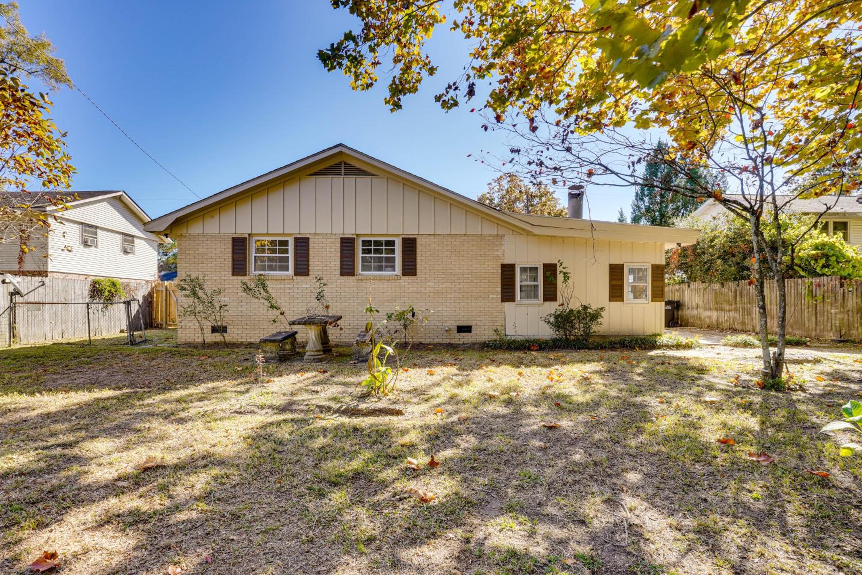 Suburban Family Home 15 Mi to Dtwn Charleston!
