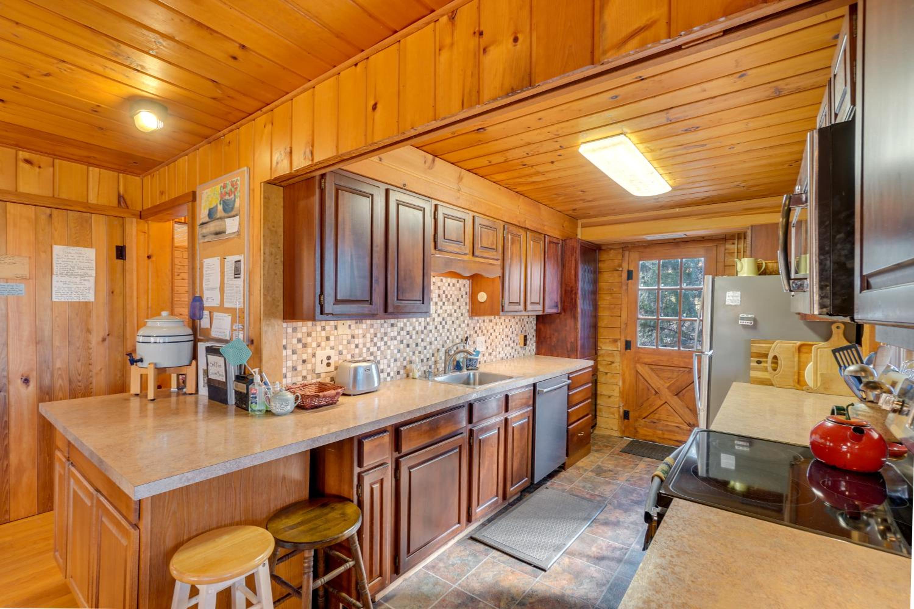 On-Site Trails, Pond! Rustic Harpers Ferry Cabin