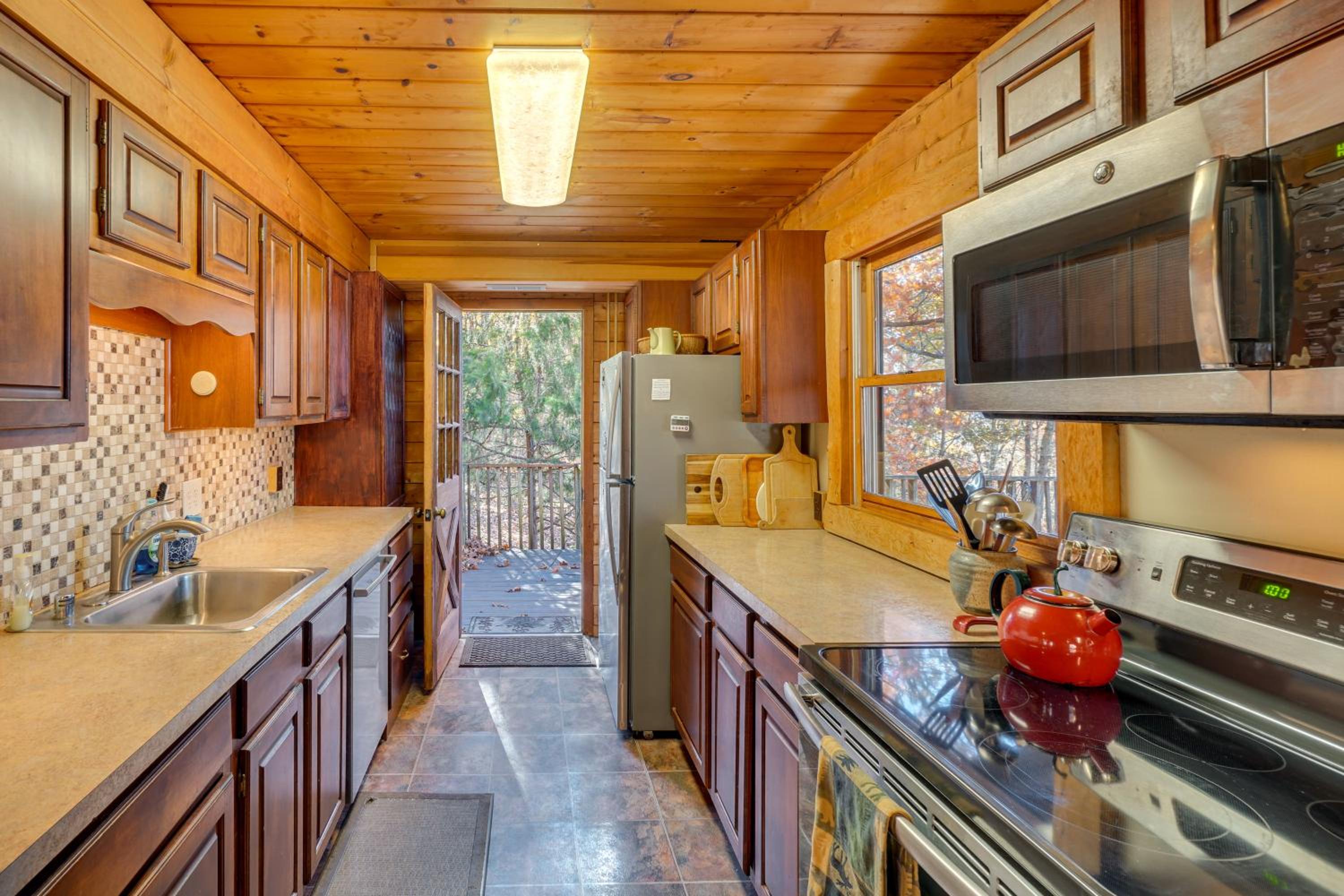 On-Site Trails, Pond! Rustic Harpers Ferry Cabin