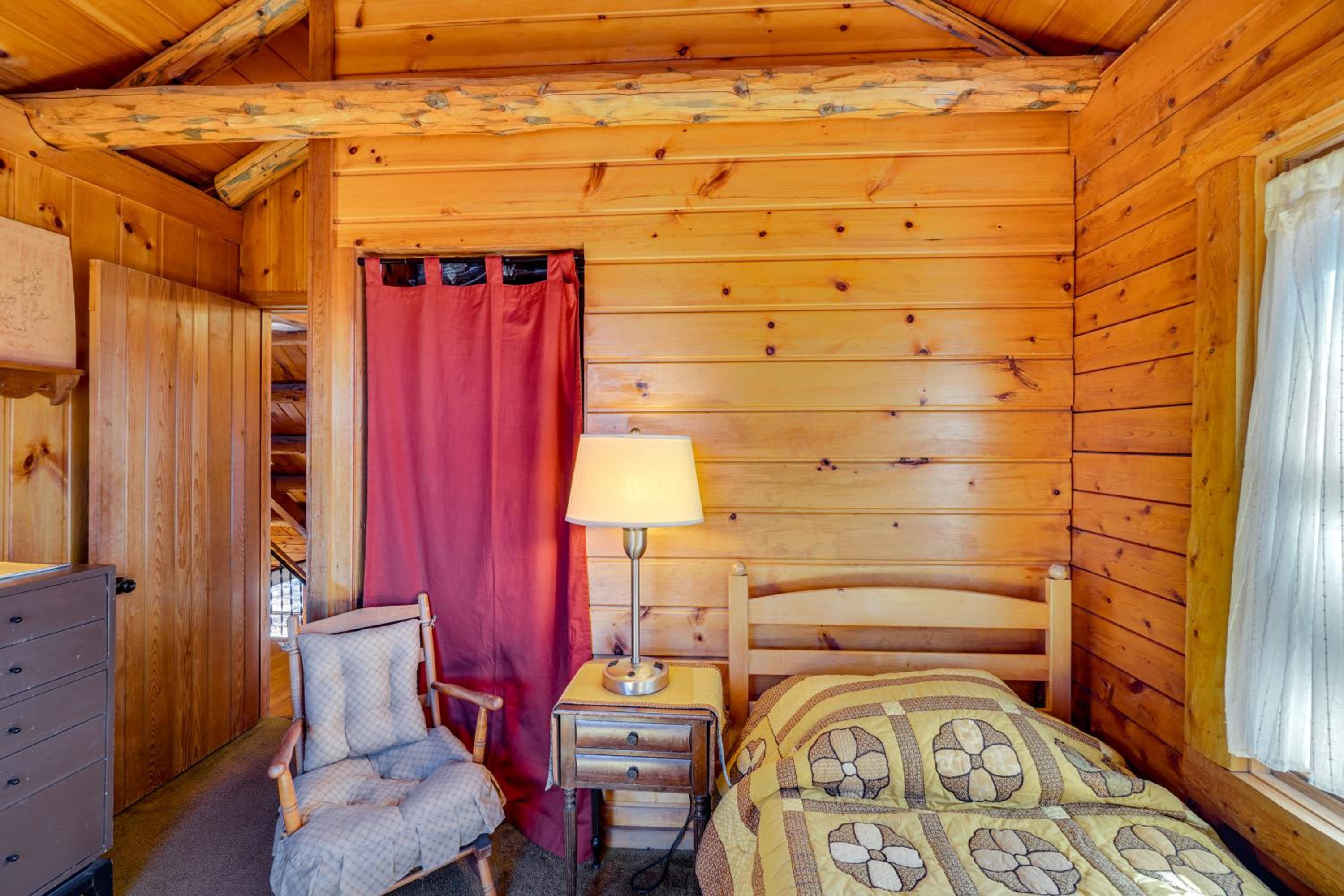 On-Site Trails, Pond! Rustic Harpers Ferry Cabin