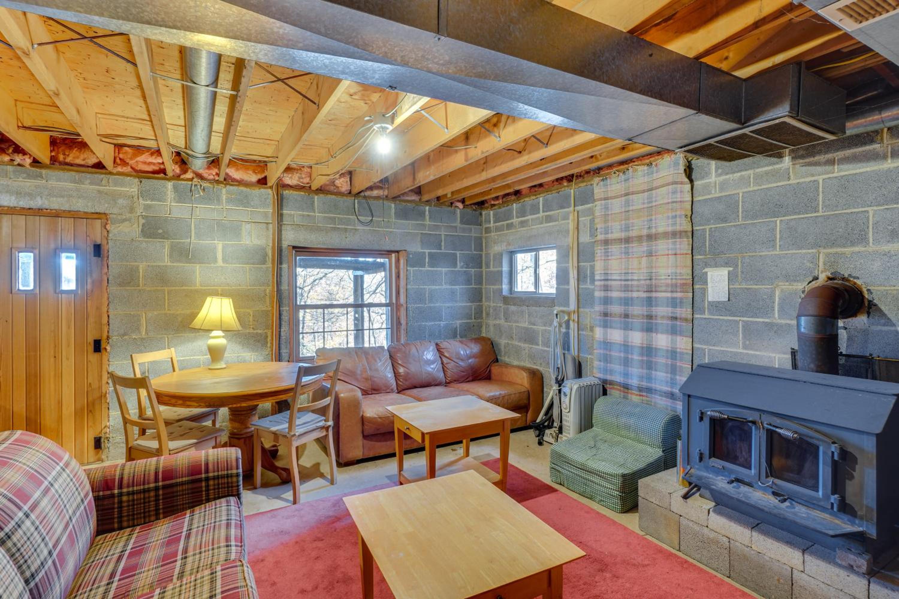On-Site Trails, Pond! Rustic Harpers Ferry Cabin