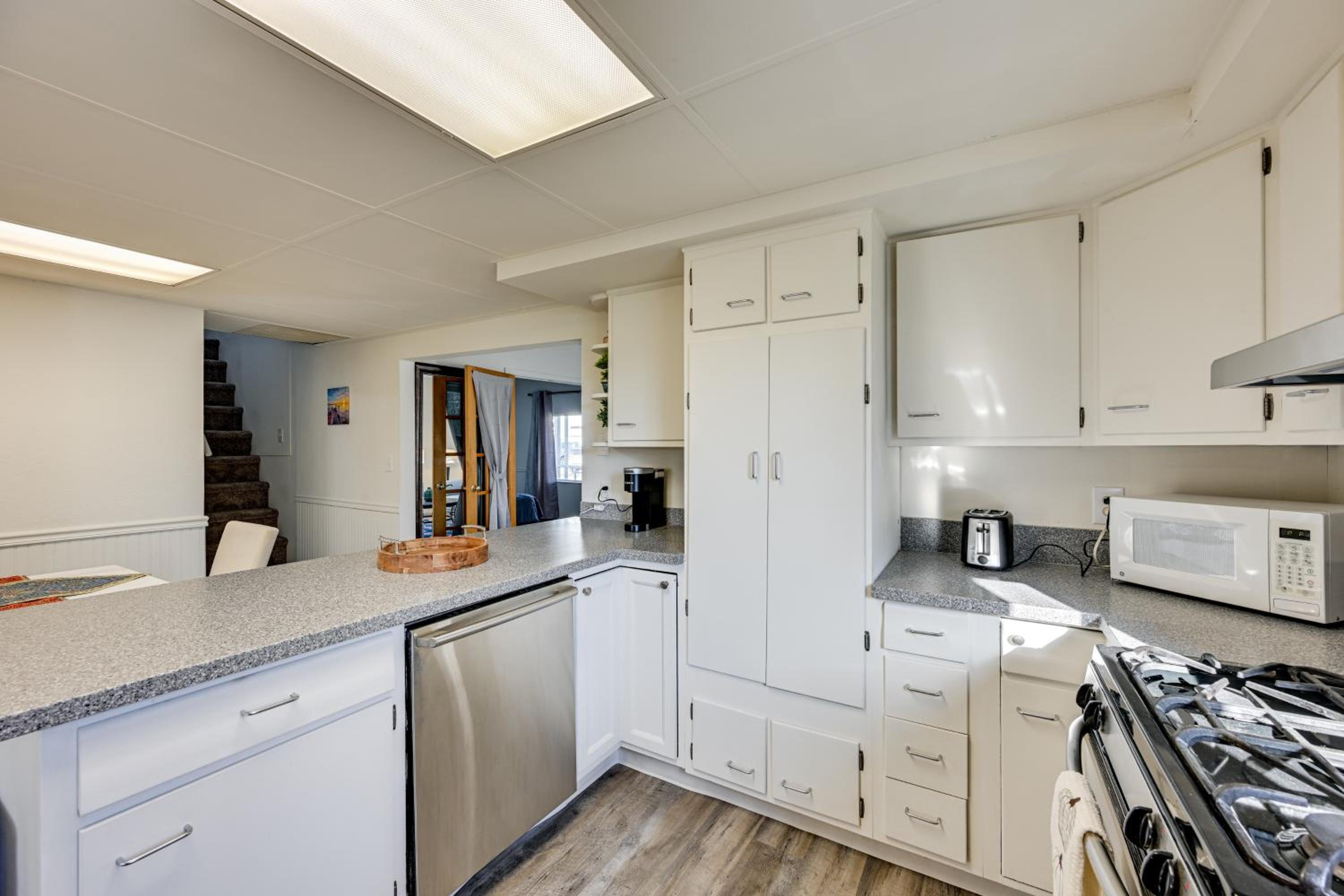 3 Mi to Auburn Station! Commuter-Friendly Home