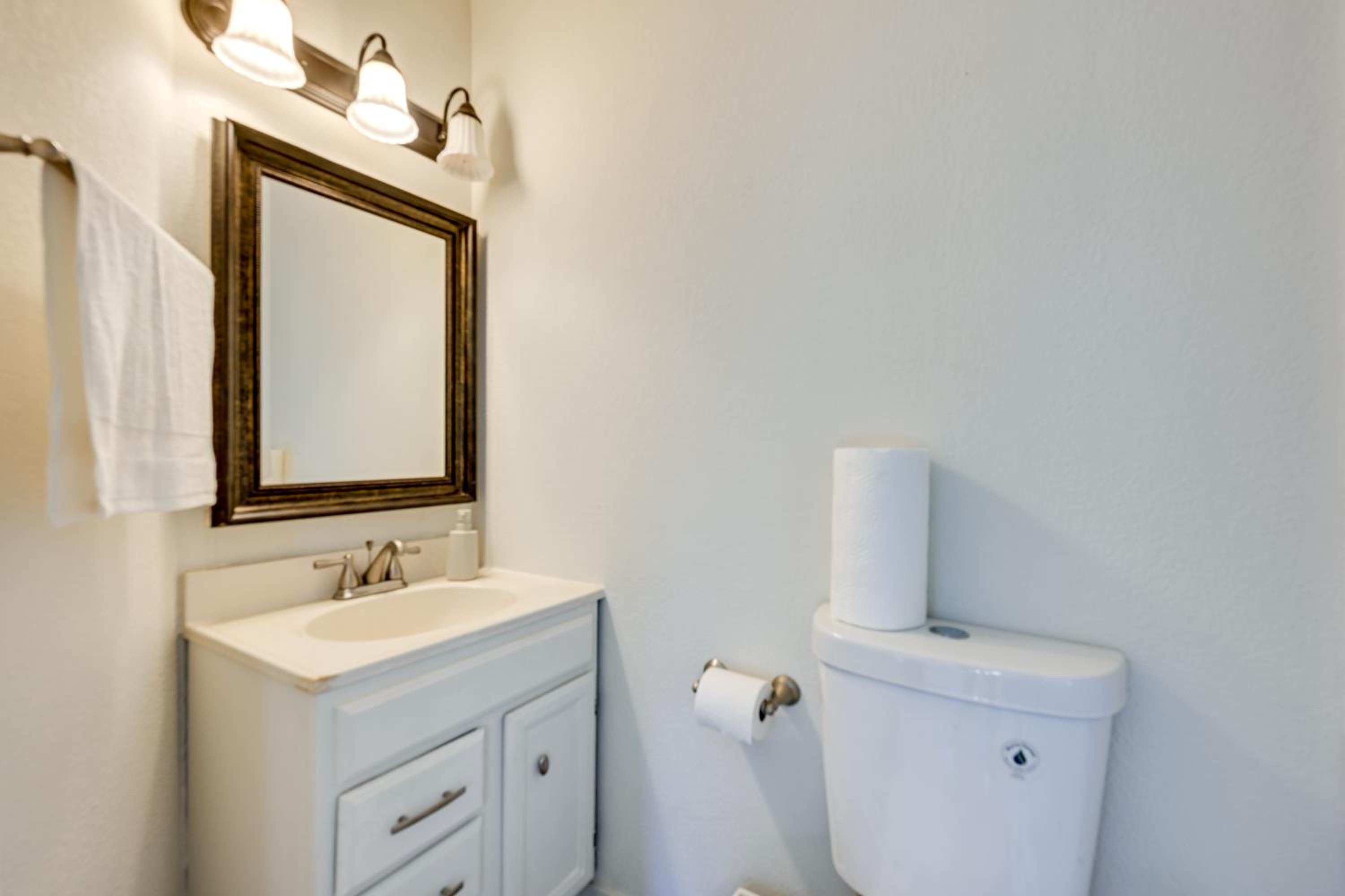3 Mi to Auburn Station! Commuter-Friendly Home