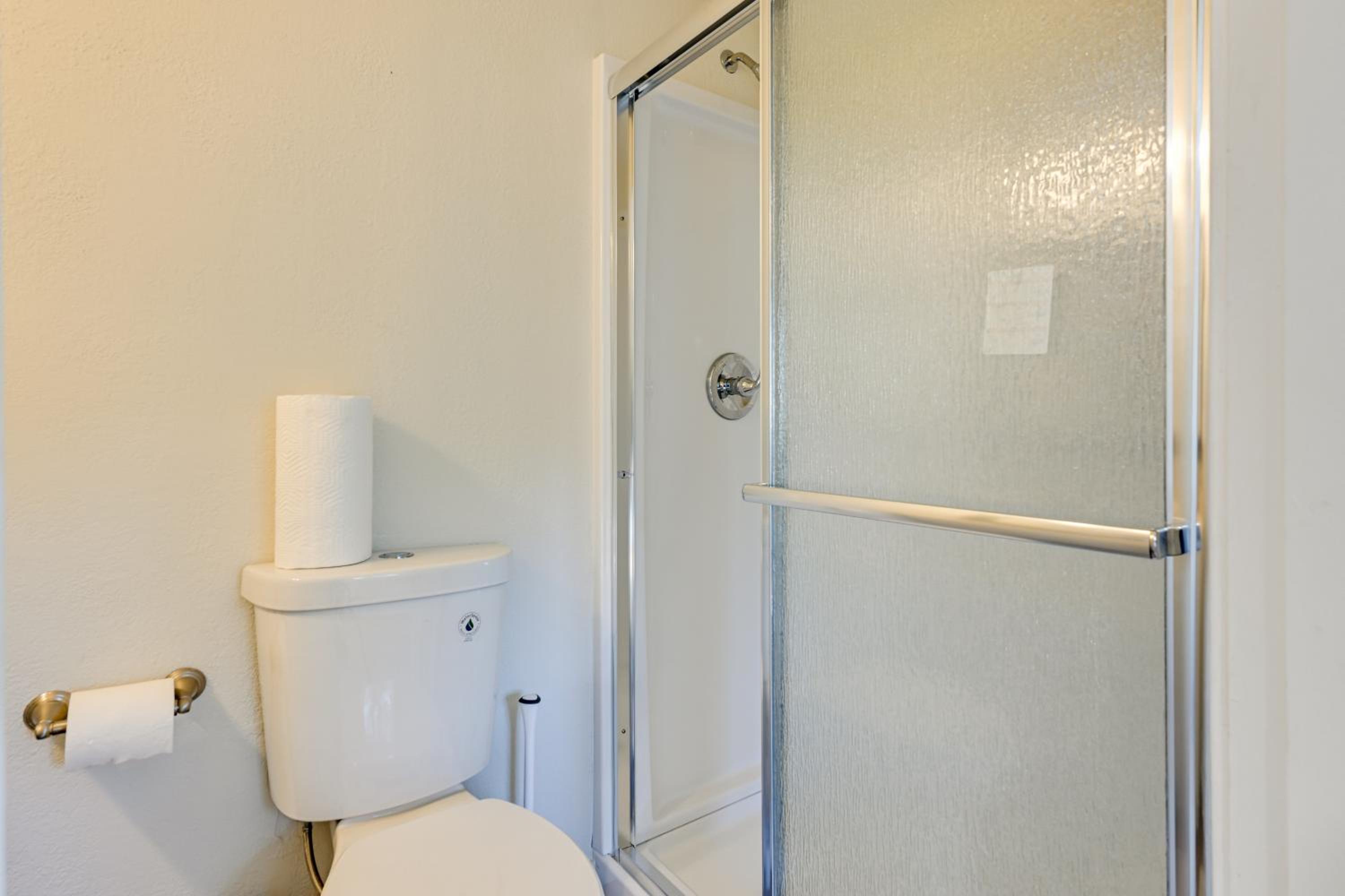 3 Mi to Auburn Station! Commuter-Friendly Home