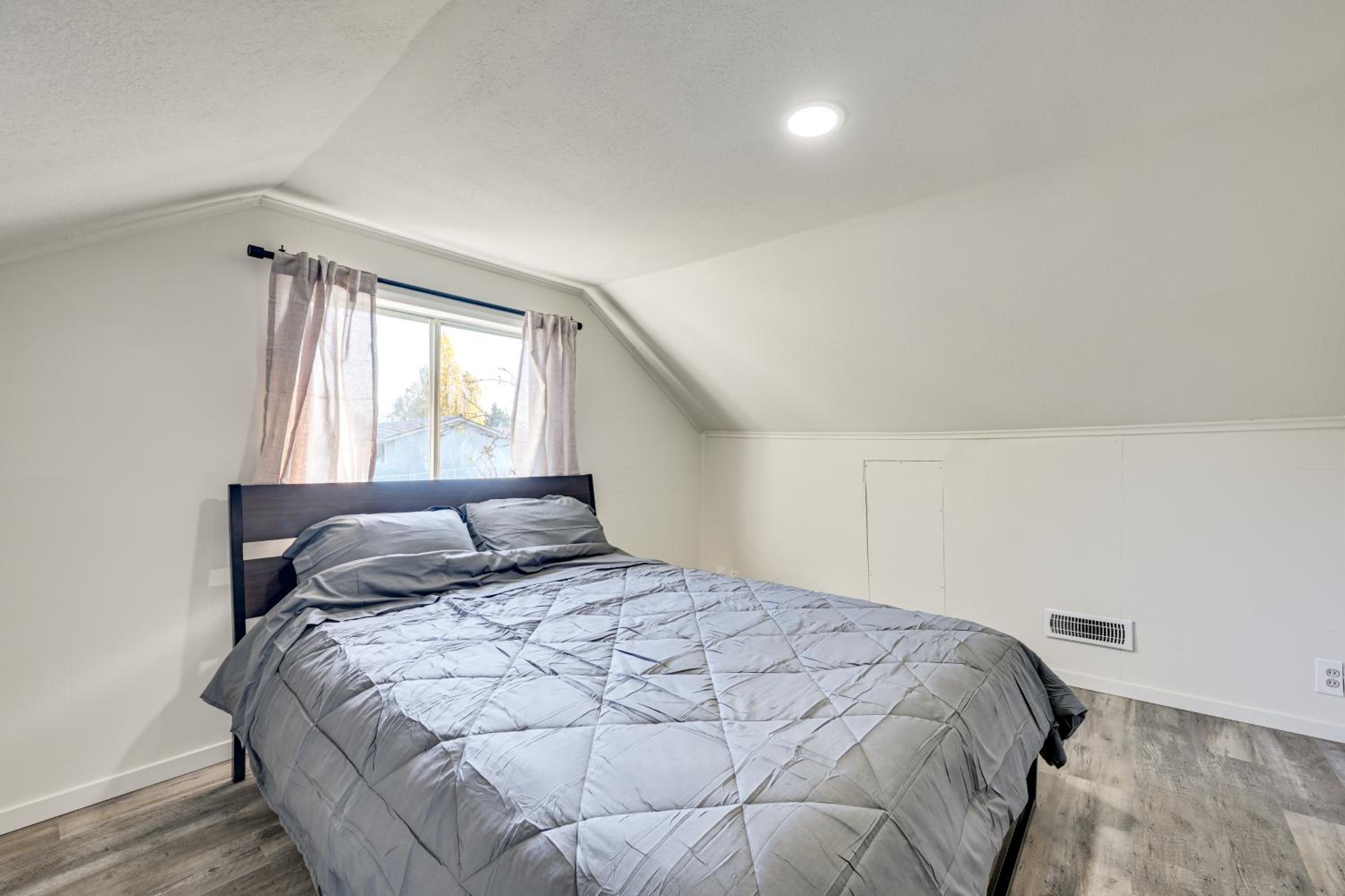 3 Mi to Auburn Station! Commuter-Friendly Home