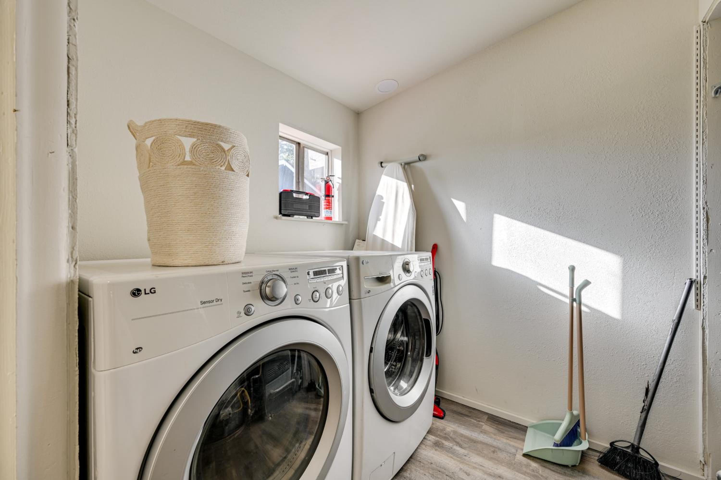 3 Mi to Auburn Station! Commuter-Friendly Home