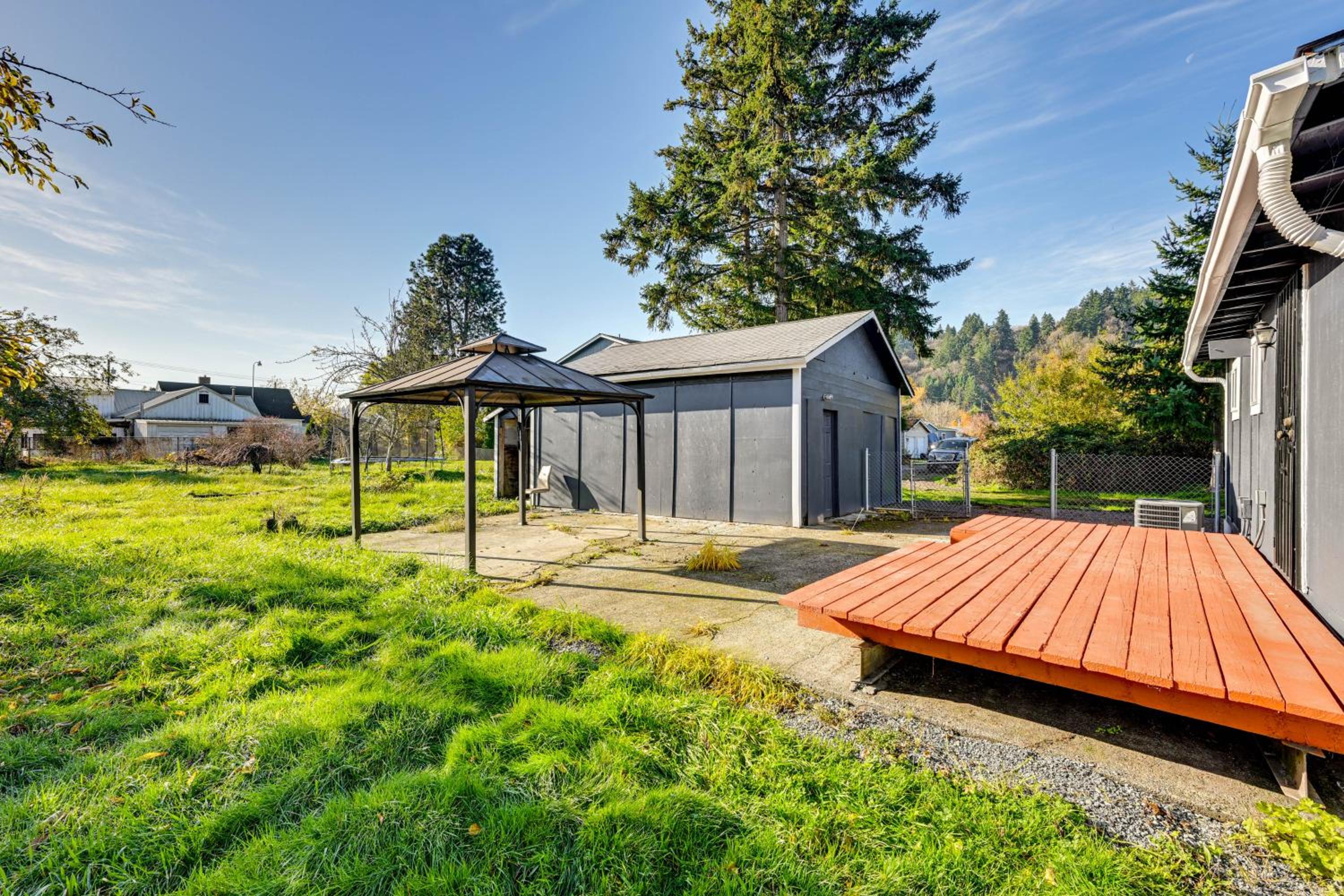 3 Mi to Auburn Station! Commuter-Friendly Home