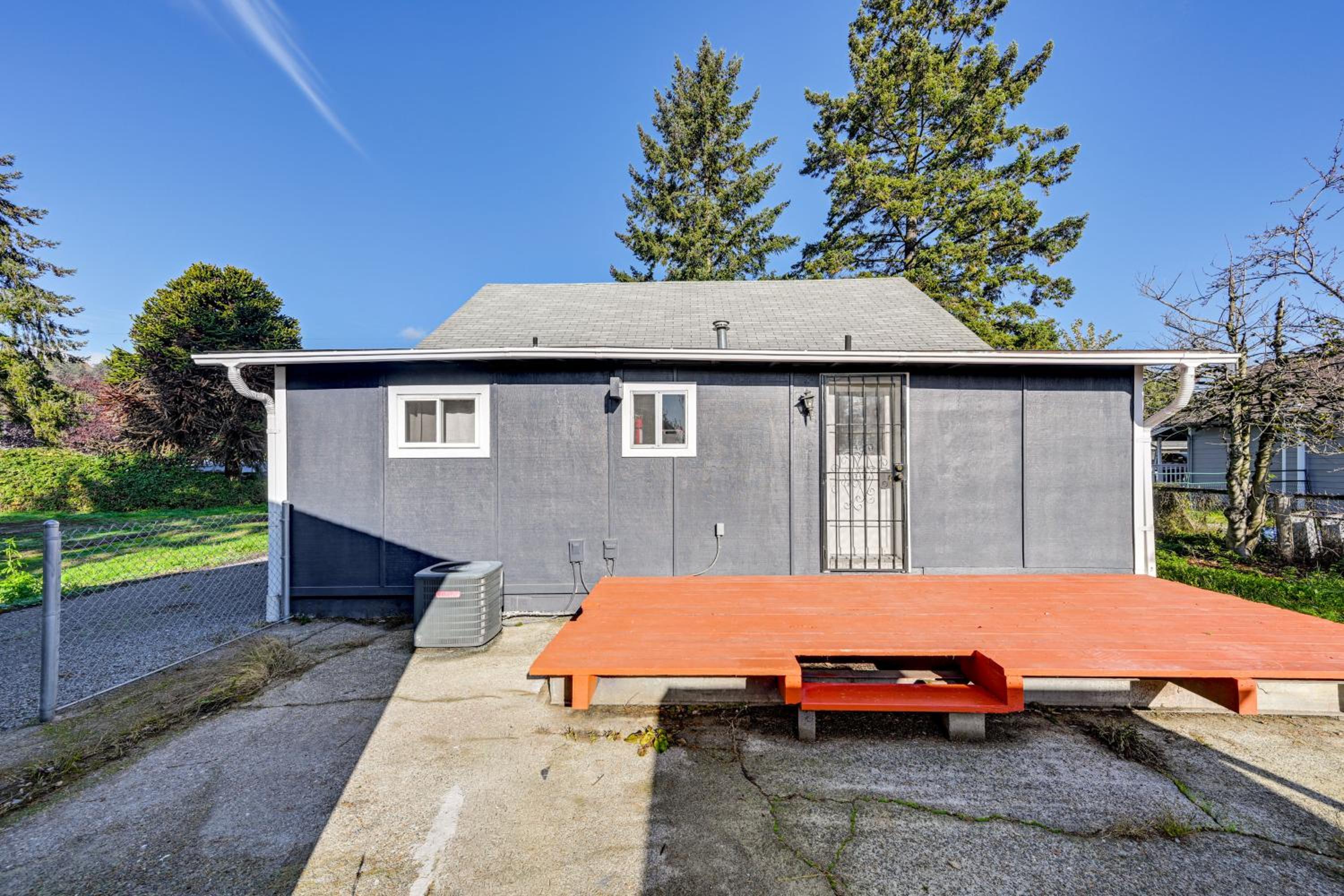 3 Mi to Auburn Station! Commuter-Friendly Home