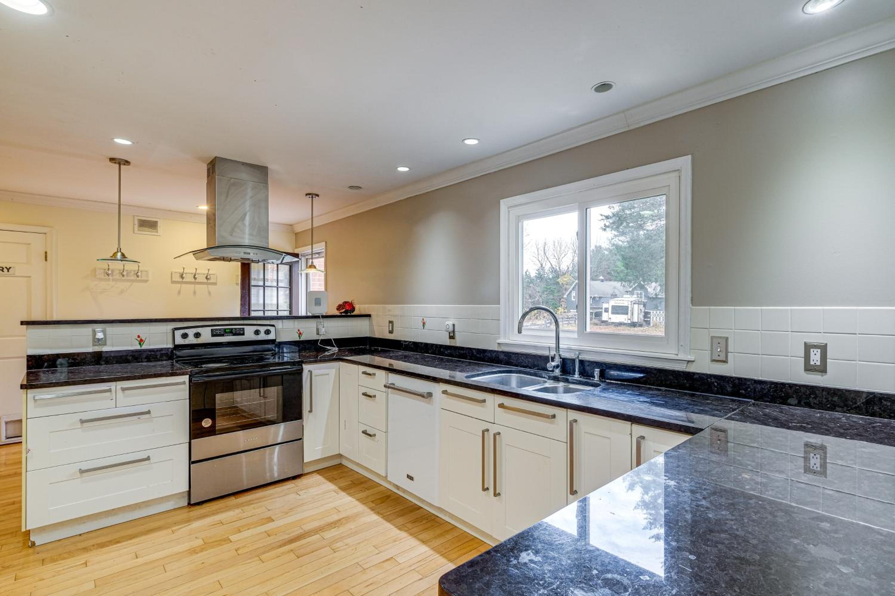 Serene and Spacious! Family-Friendly Catharpin Home