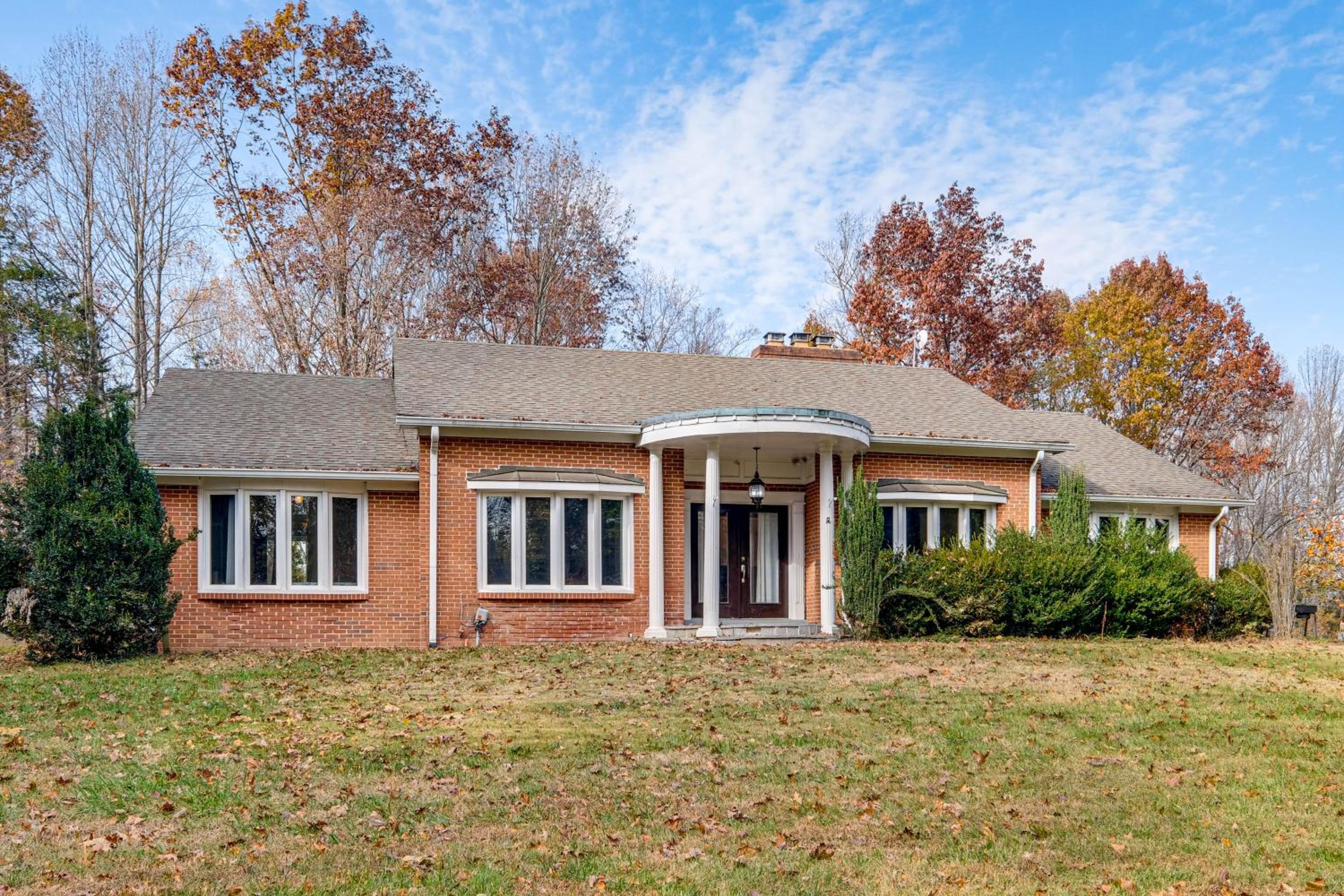 Serene and Spacious! Family-Friendly Catharpin Home