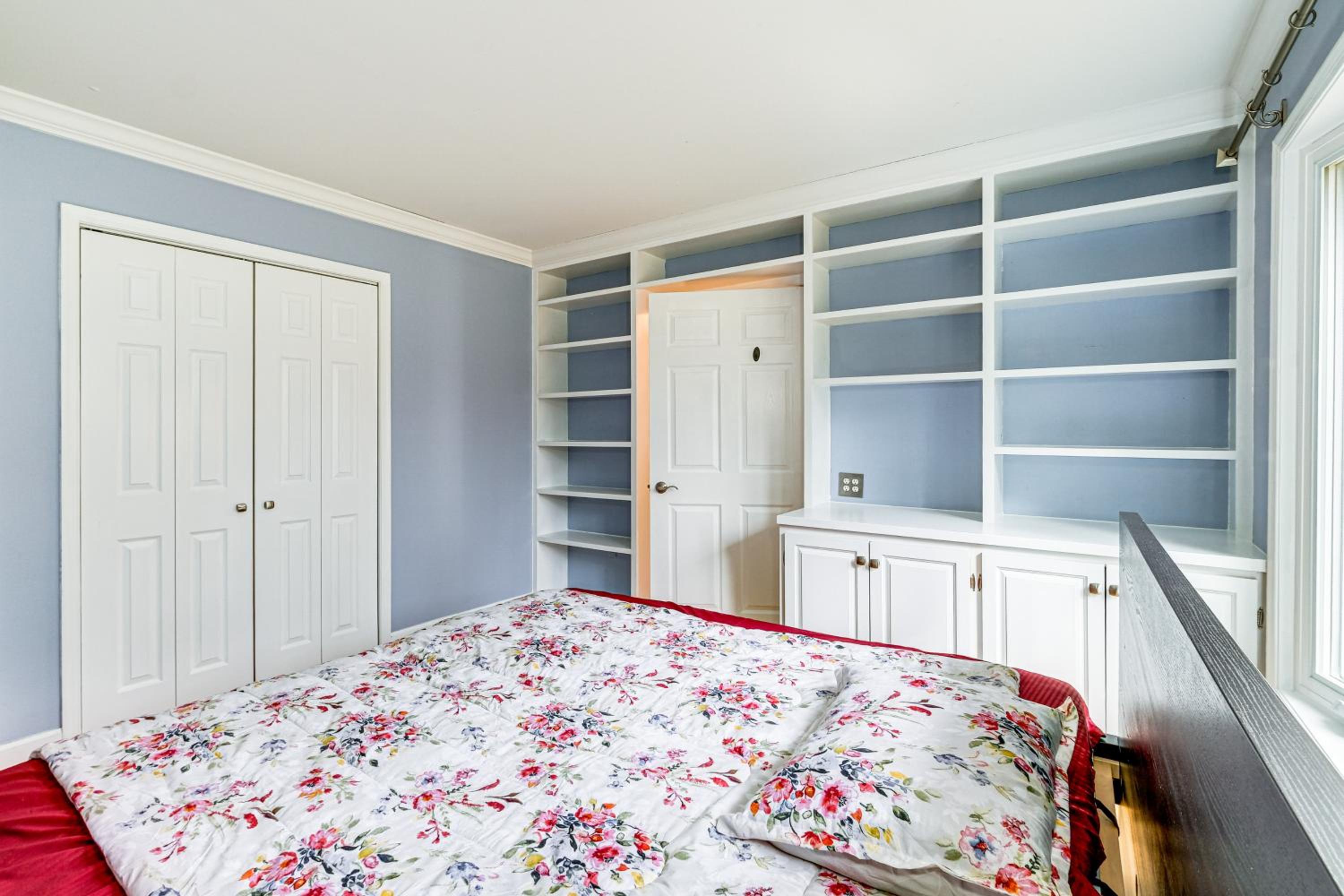 Serene and Spacious! Family-Friendly Catharpin Home