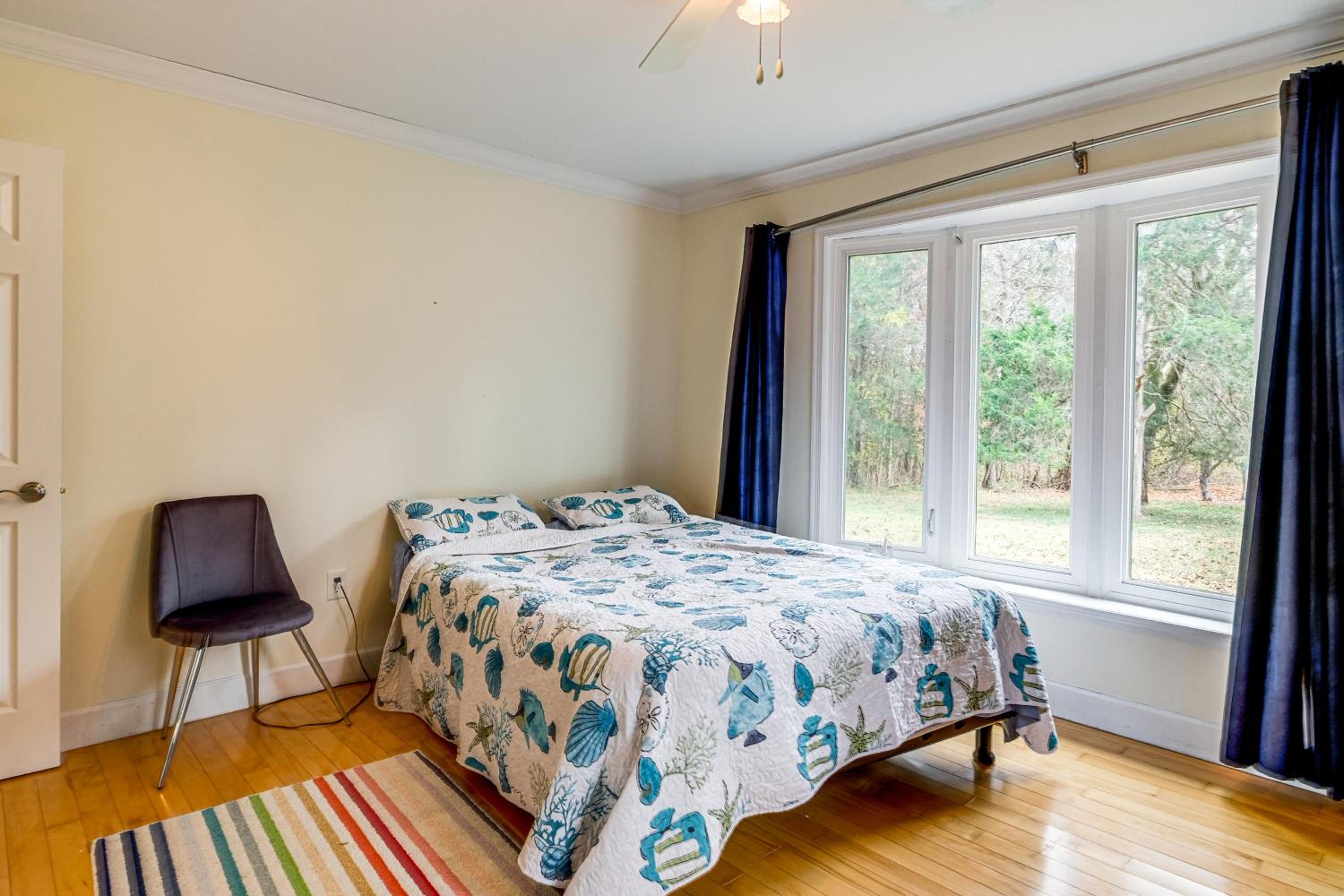 Serene and Spacious! Family-Friendly Catharpin Home