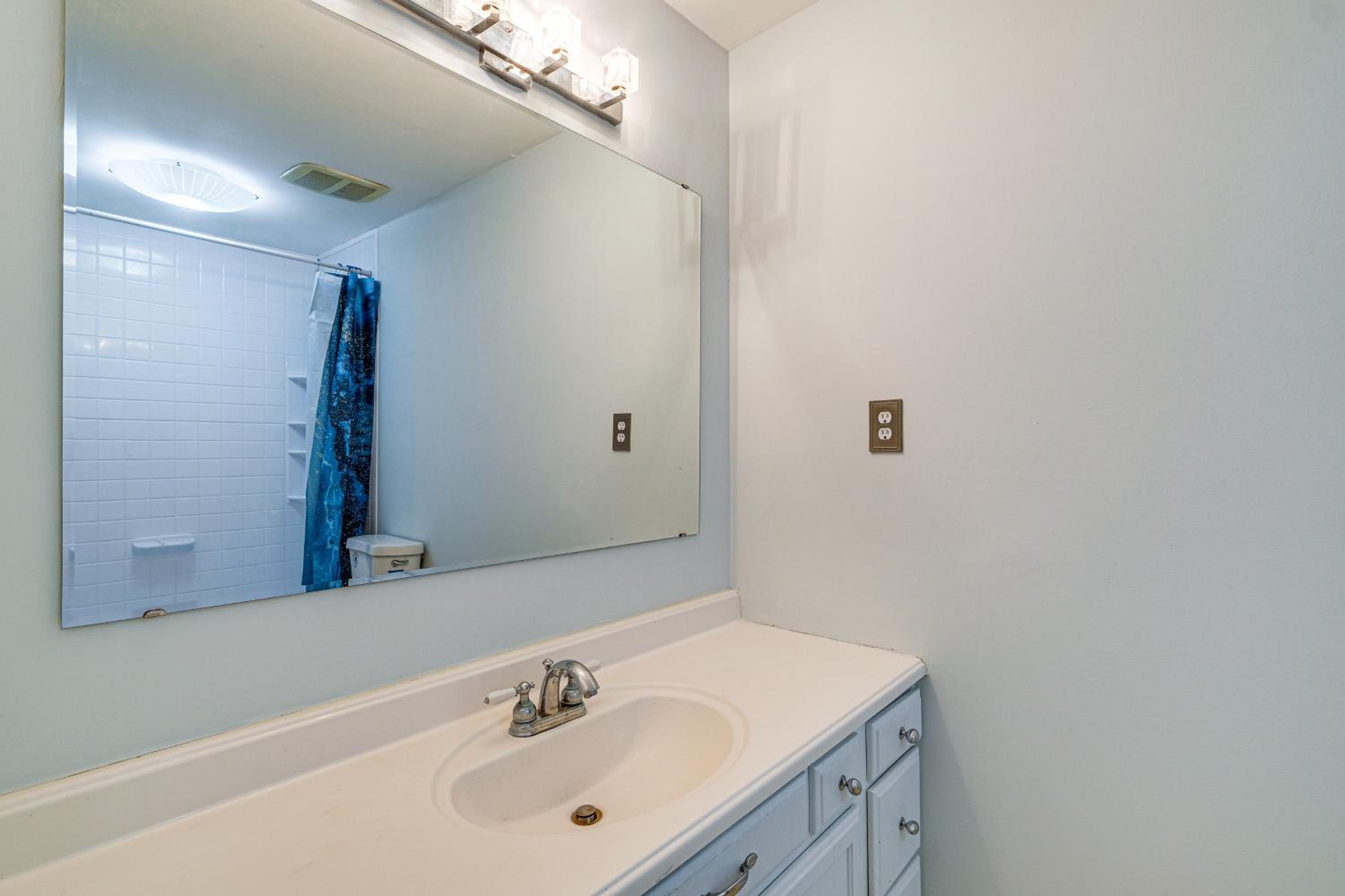Serene and Spacious! Family-Friendly Catharpin Home