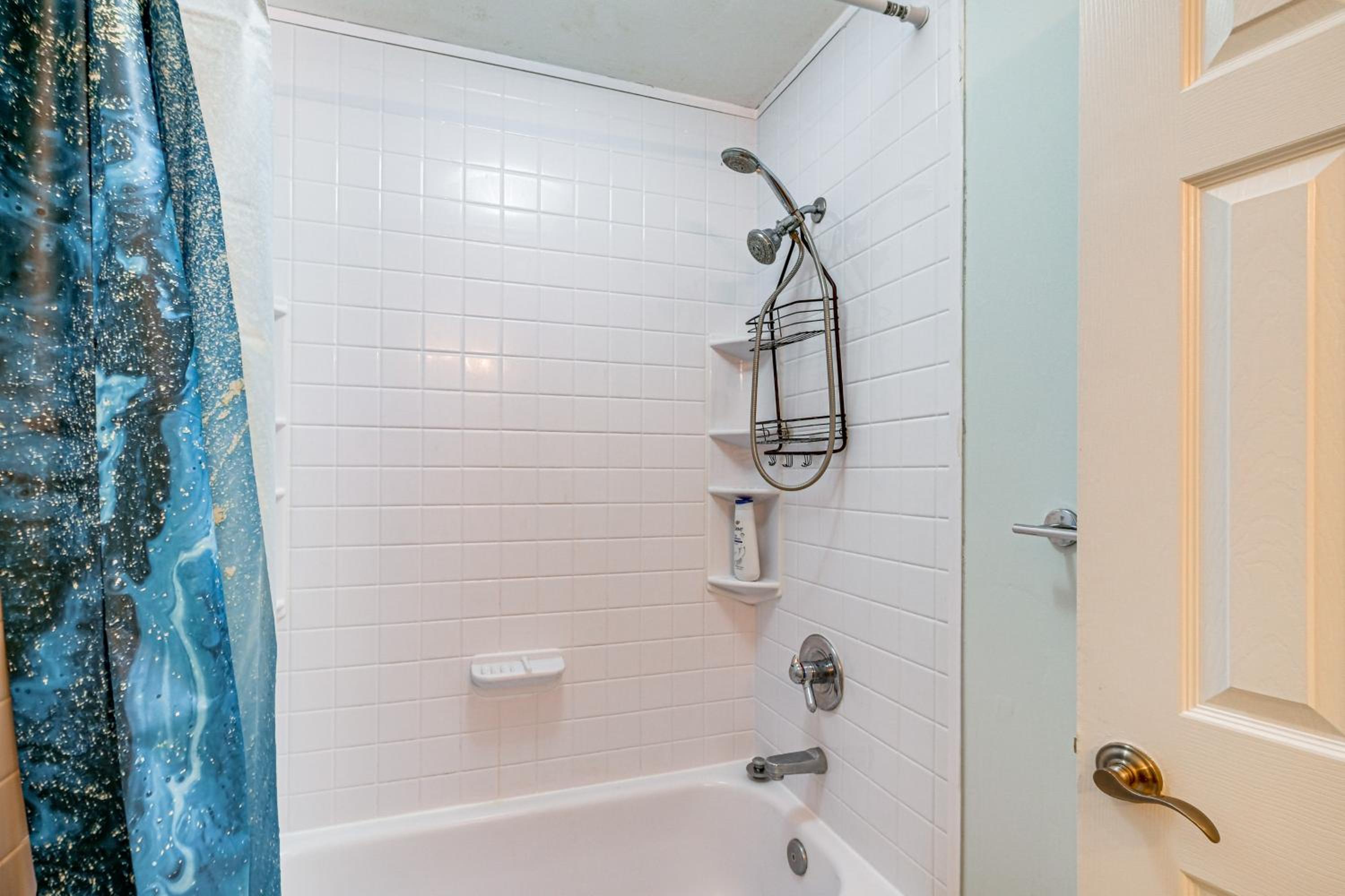 Serene and Spacious! Family-Friendly Catharpin Home
