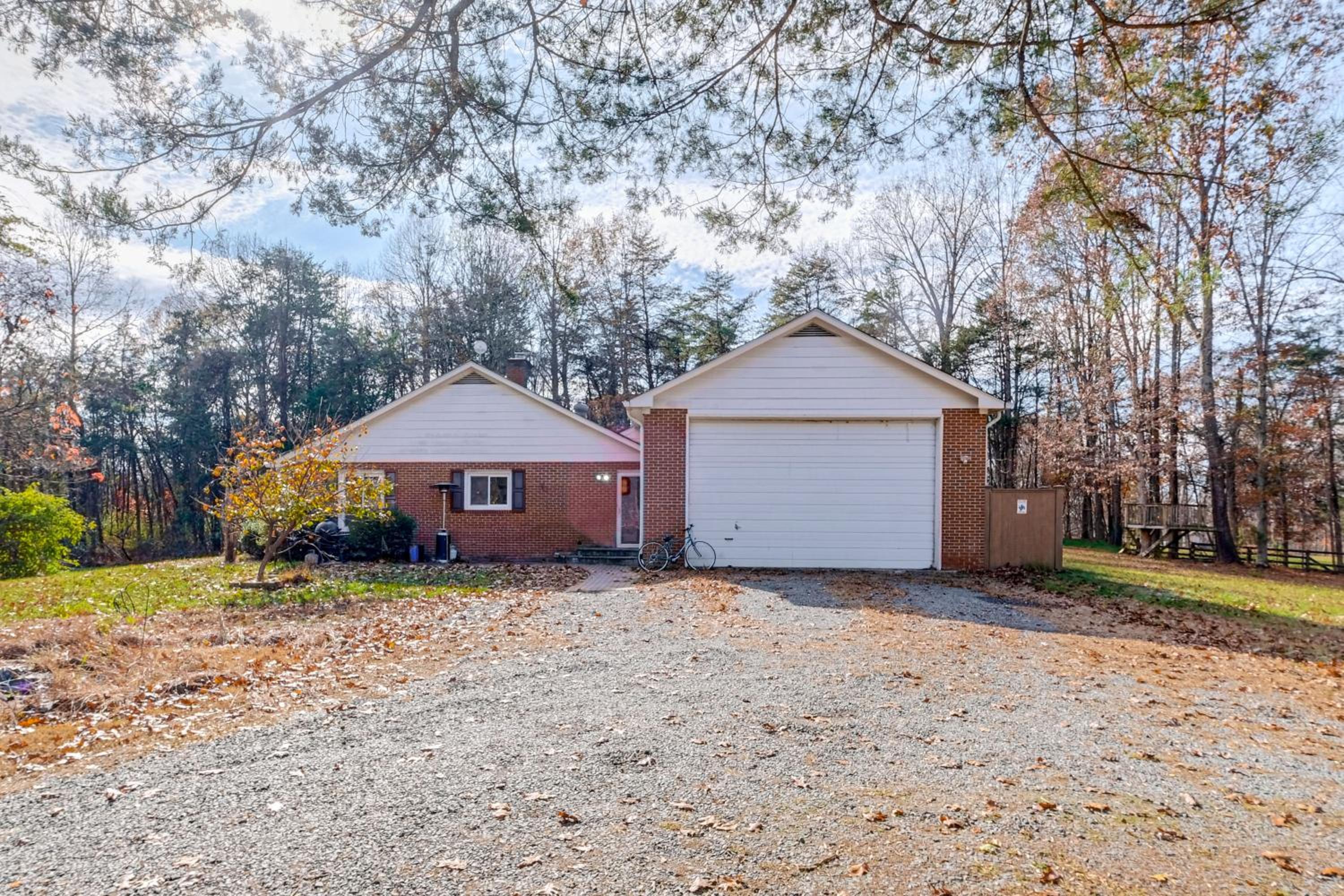 Serene and Spacious! Family-Friendly Catharpin Home