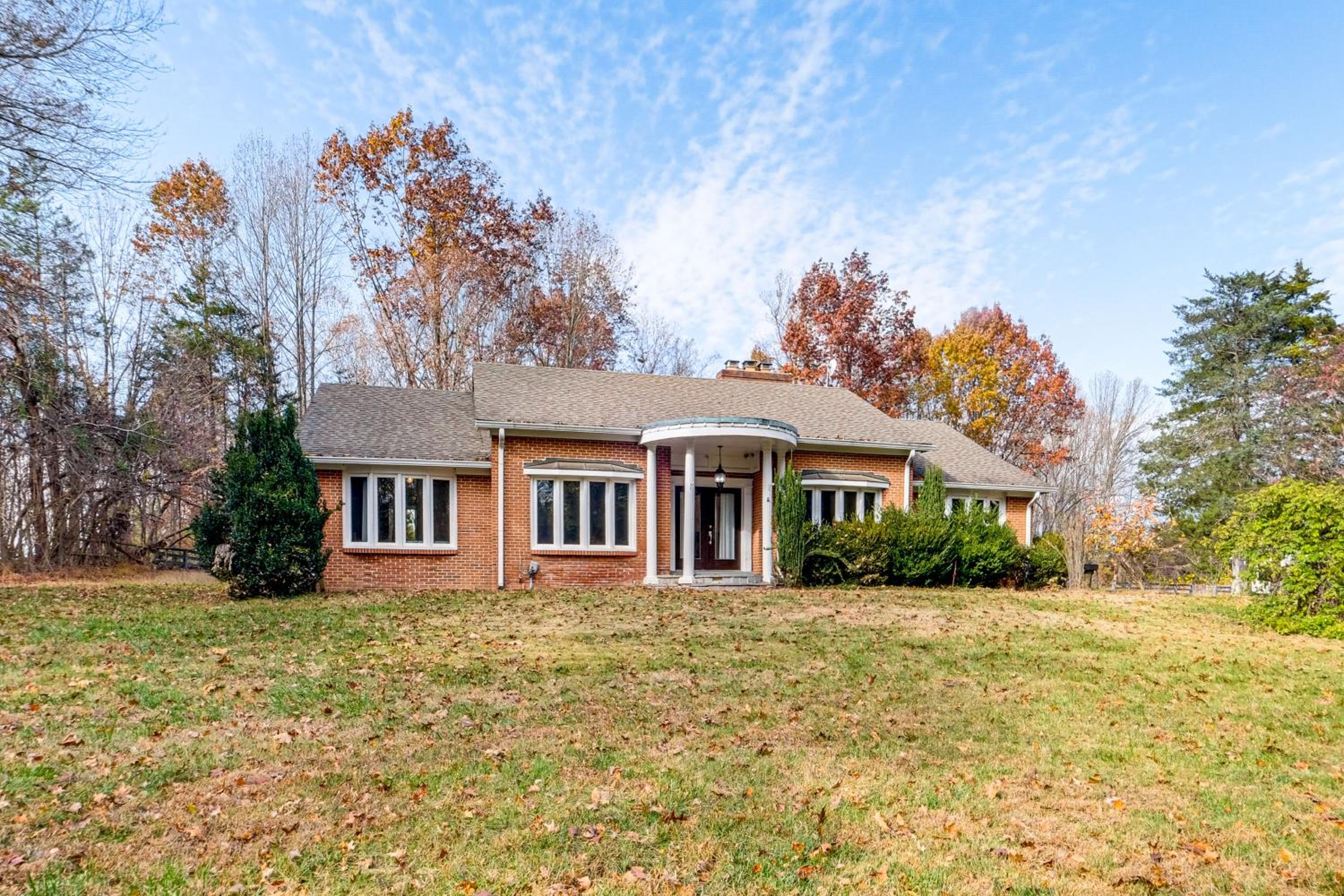 Serene and Spacious! Family-Friendly Catharpin Home