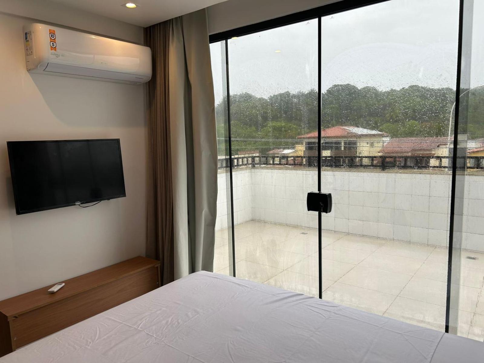 Cobertura pé na areia, 3 suítes e área externa
