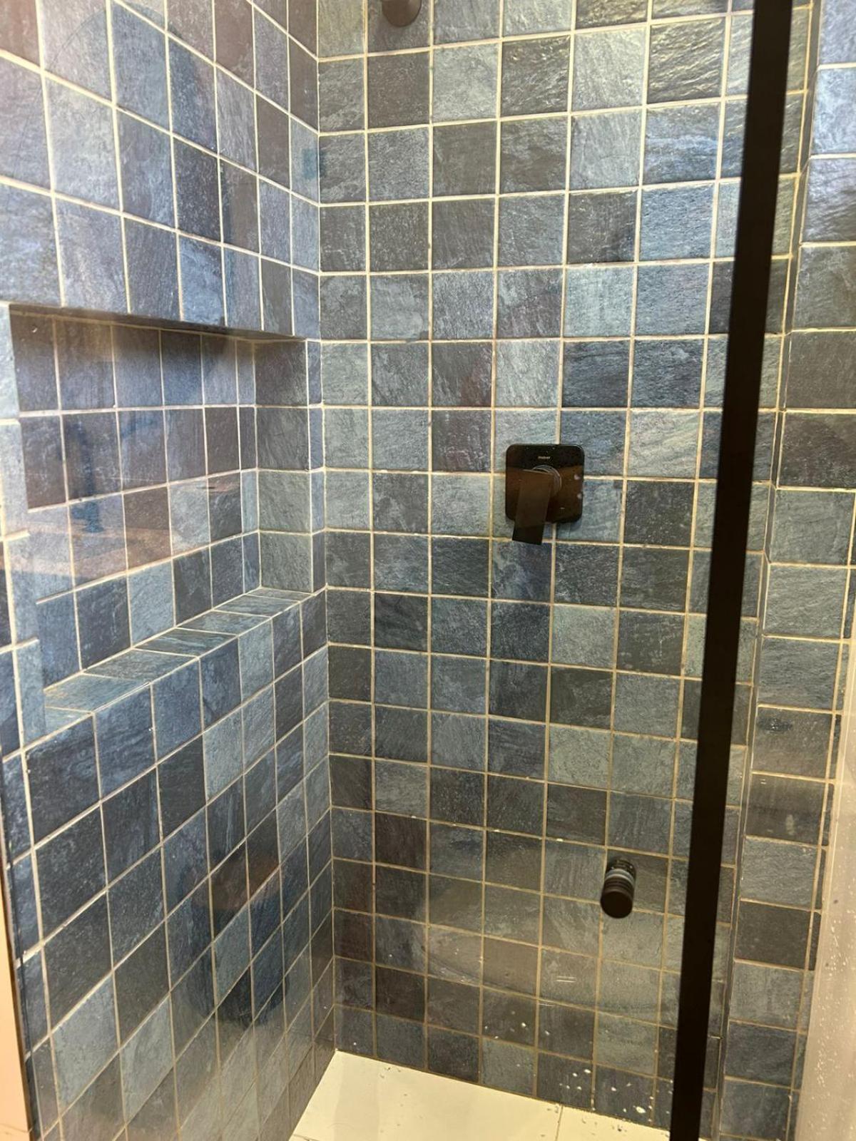 Cobertura pé na areia, 3 suítes e área externa