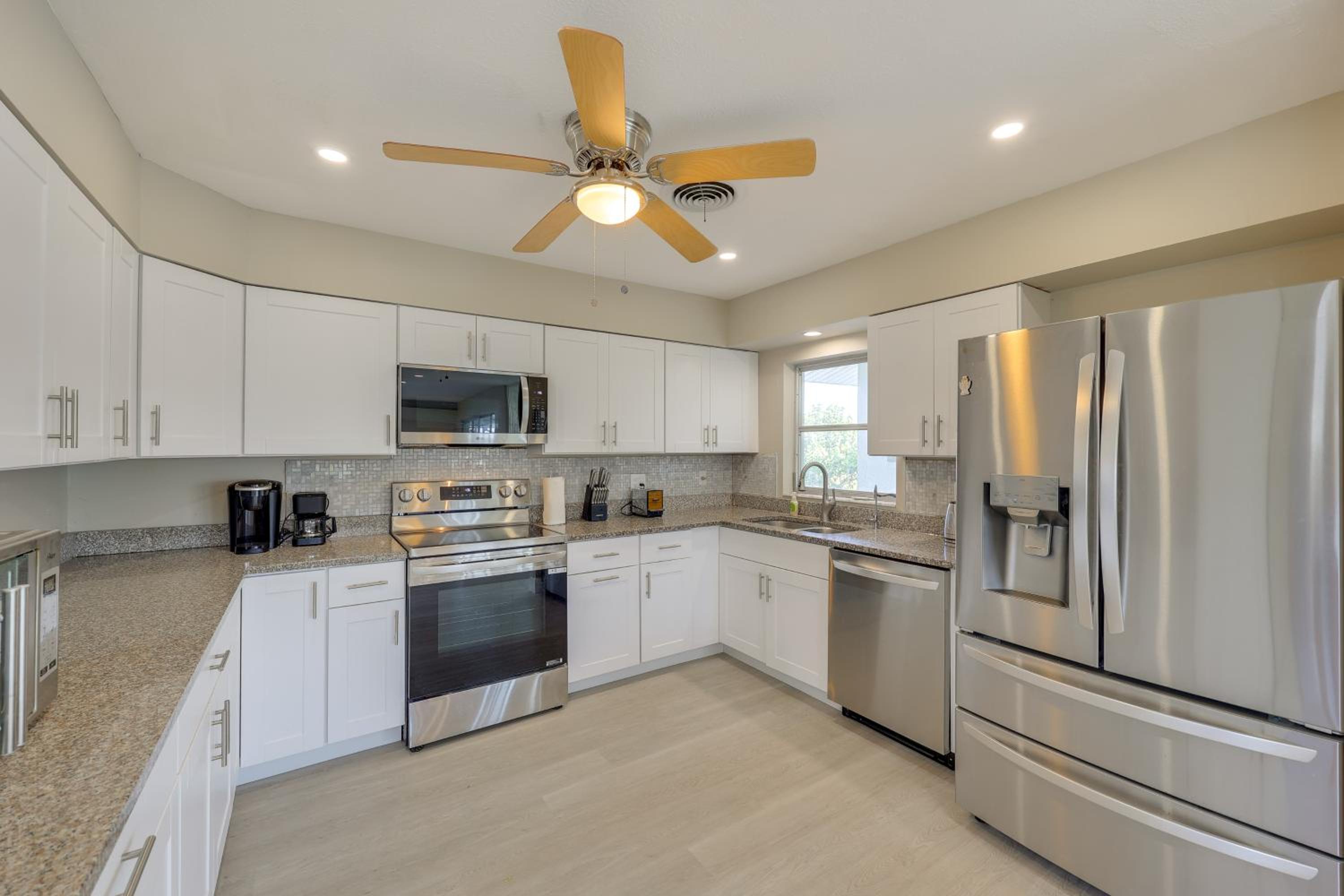 Waterfront Punta Gorda Paradise Dock and Pool!