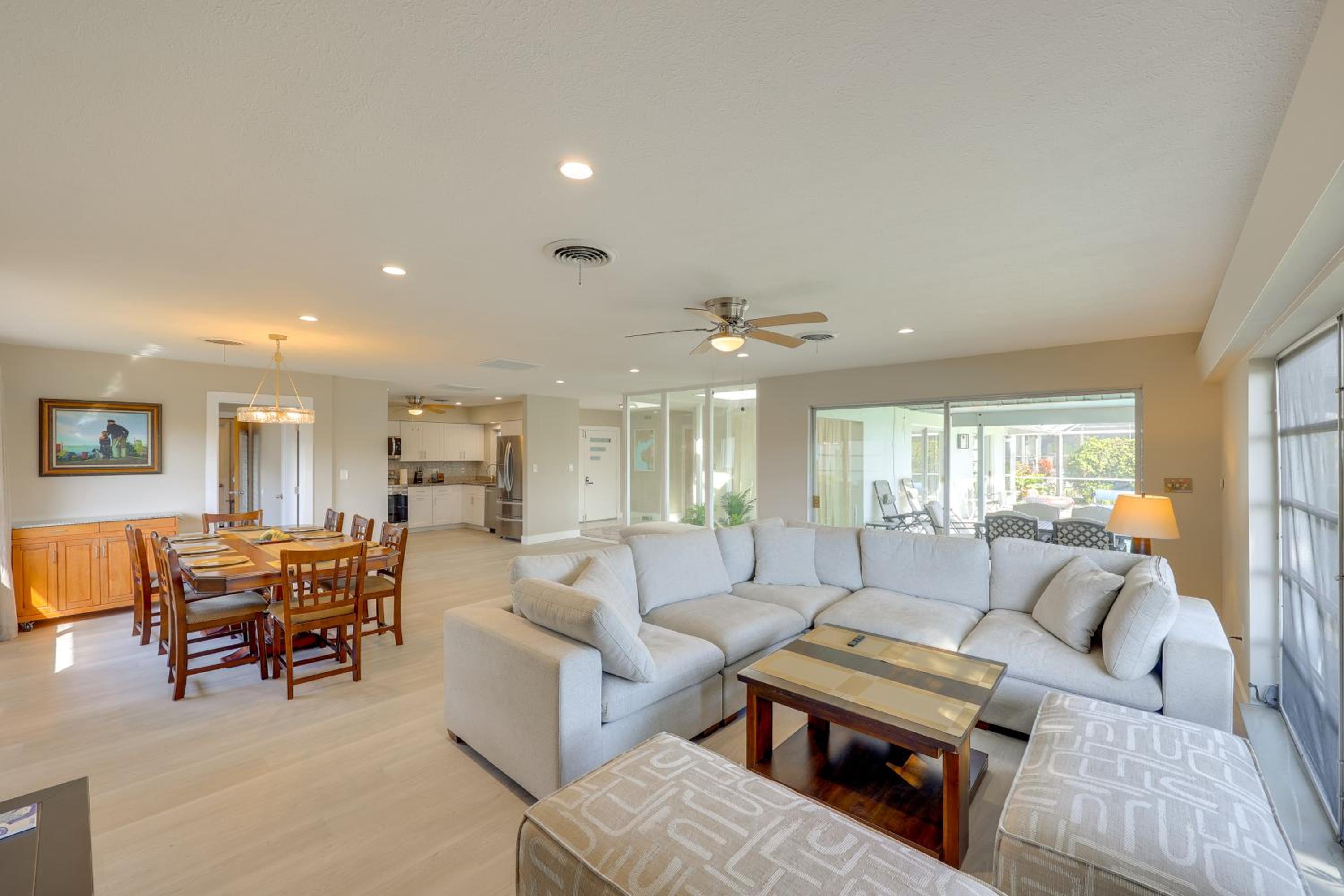 Waterfront Punta Gorda Paradise Dock and Pool!