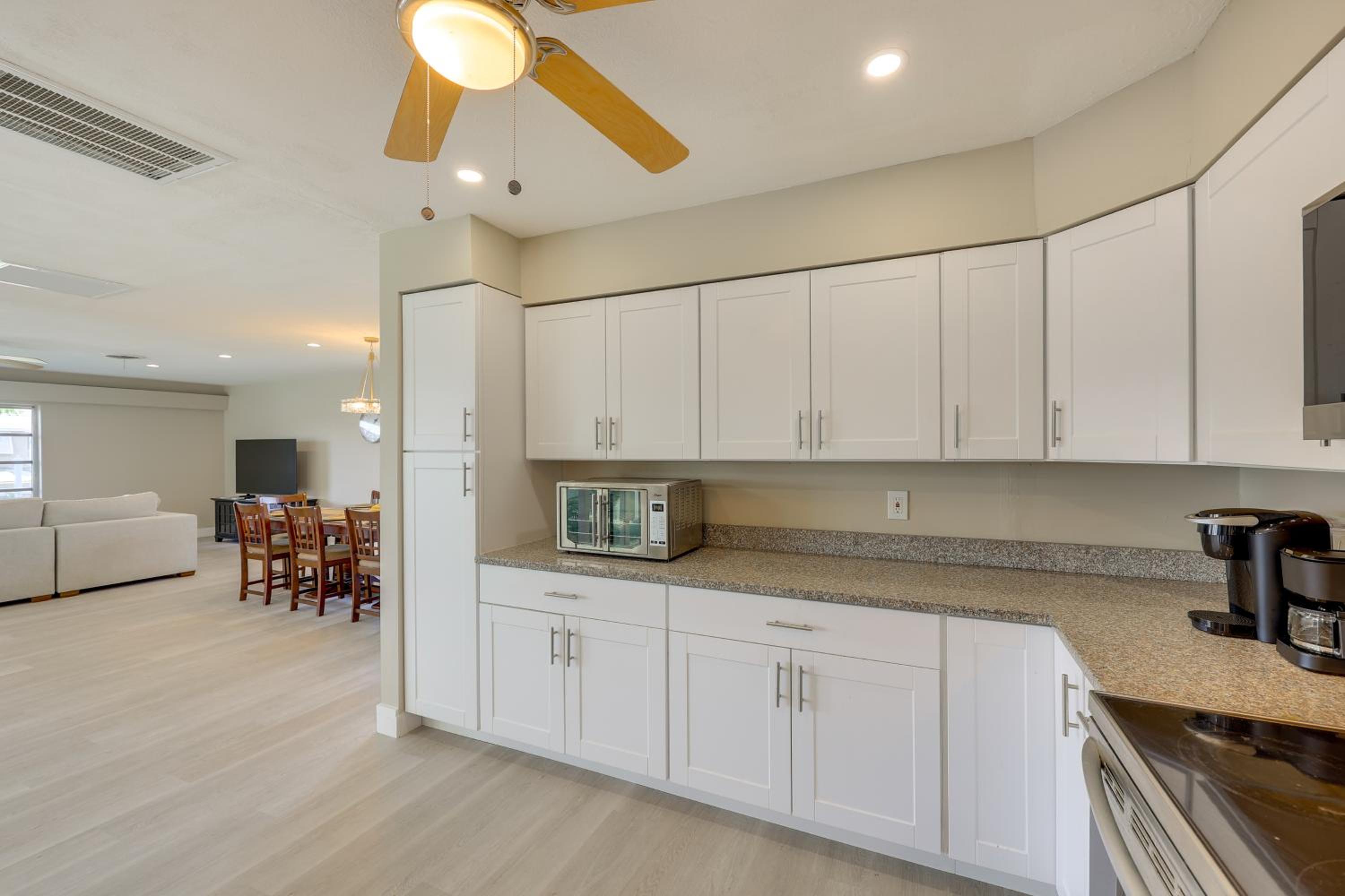 Waterfront Punta Gorda Paradise Dock and Pool!