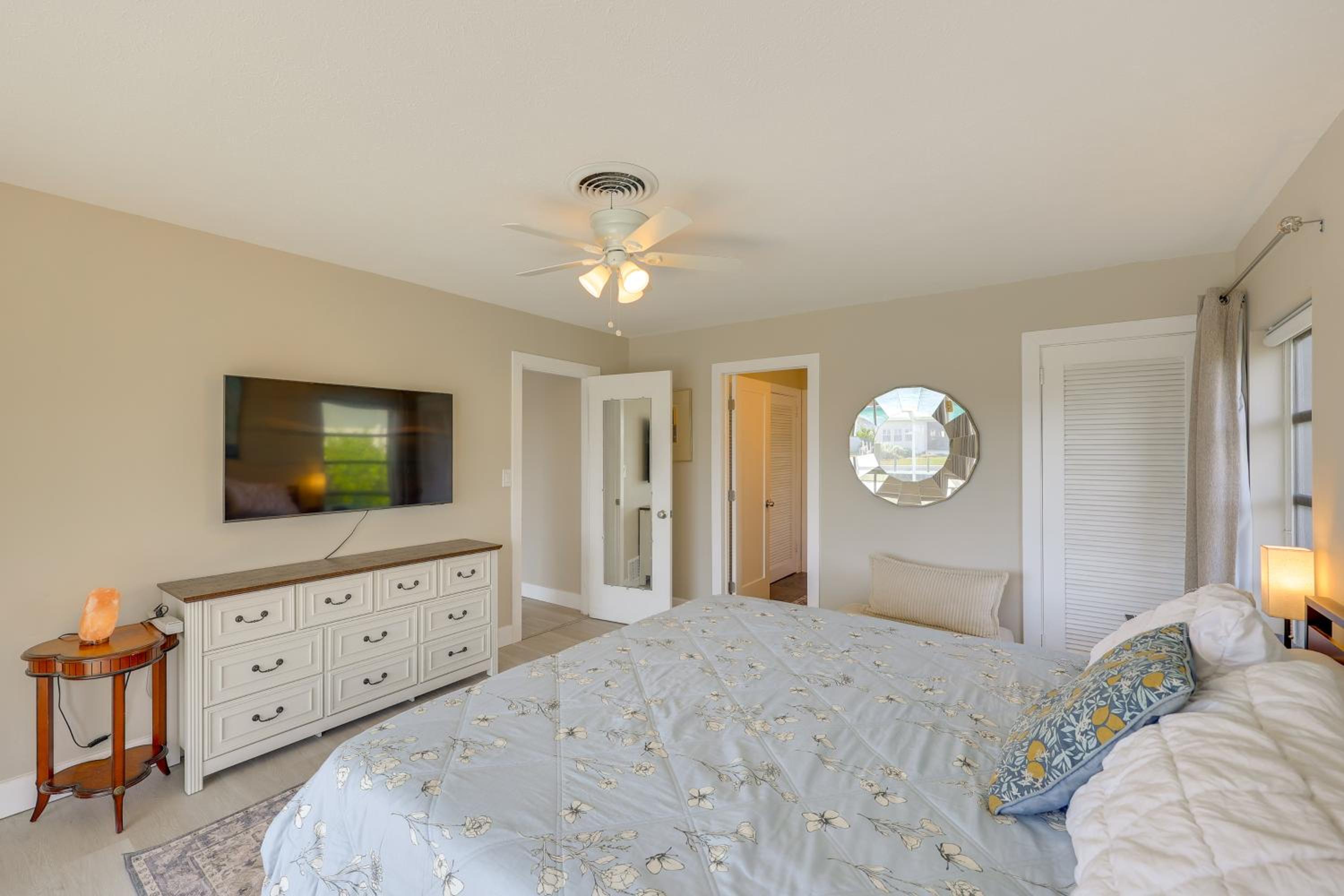 Waterfront Punta Gorda Paradise Dock and Pool!