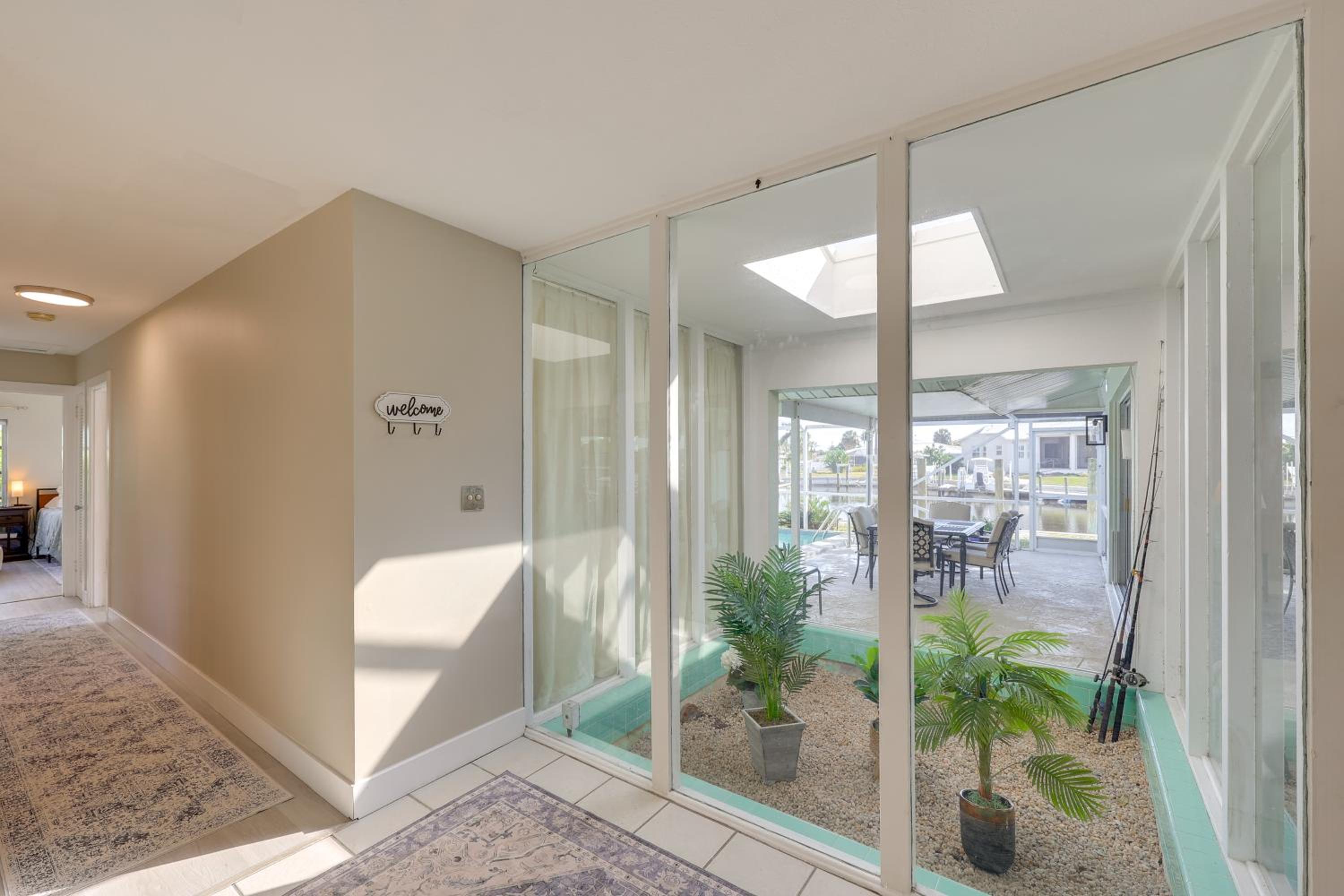 Waterfront Punta Gorda Paradise Dock and Pool!